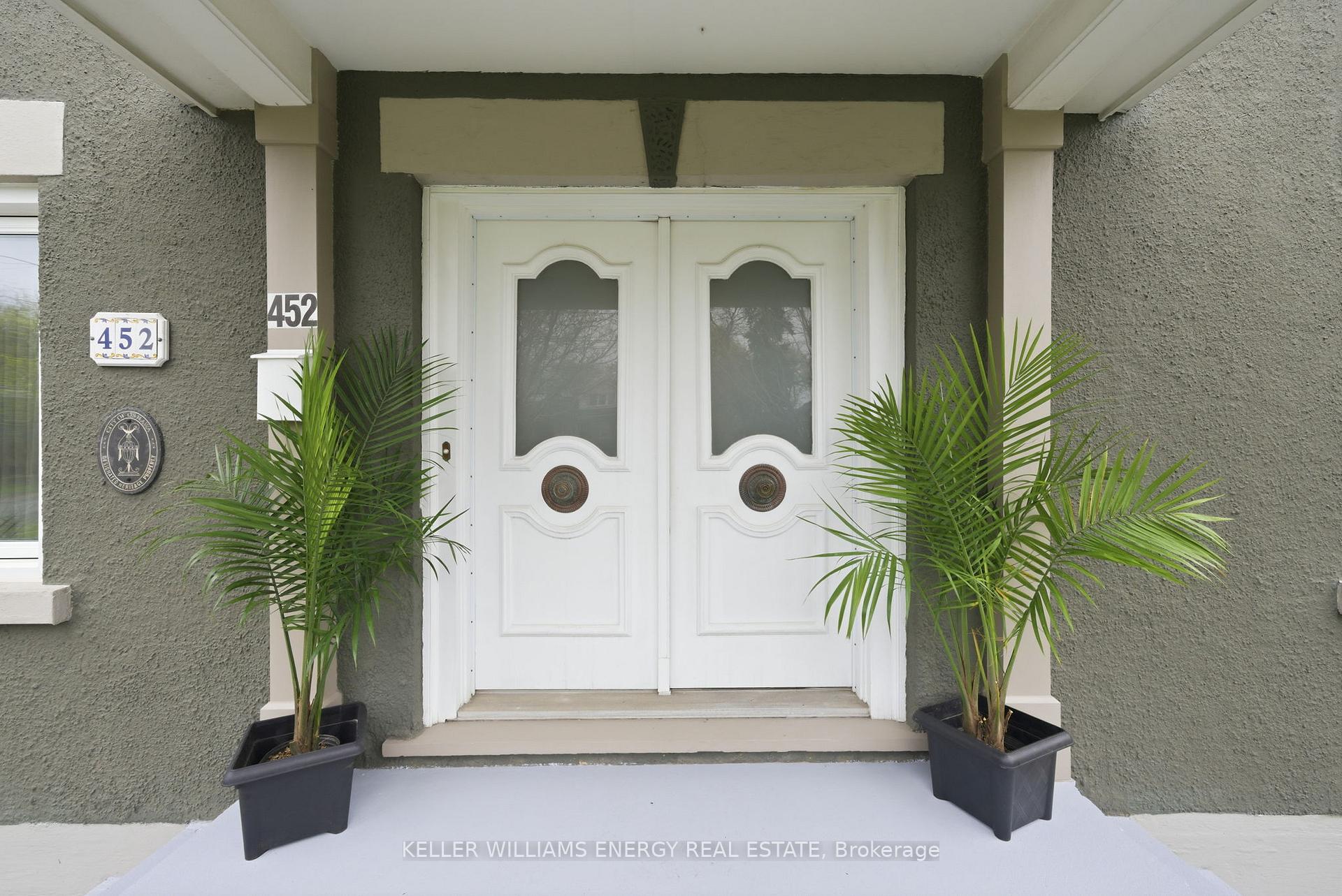 452 Simcoe Street N