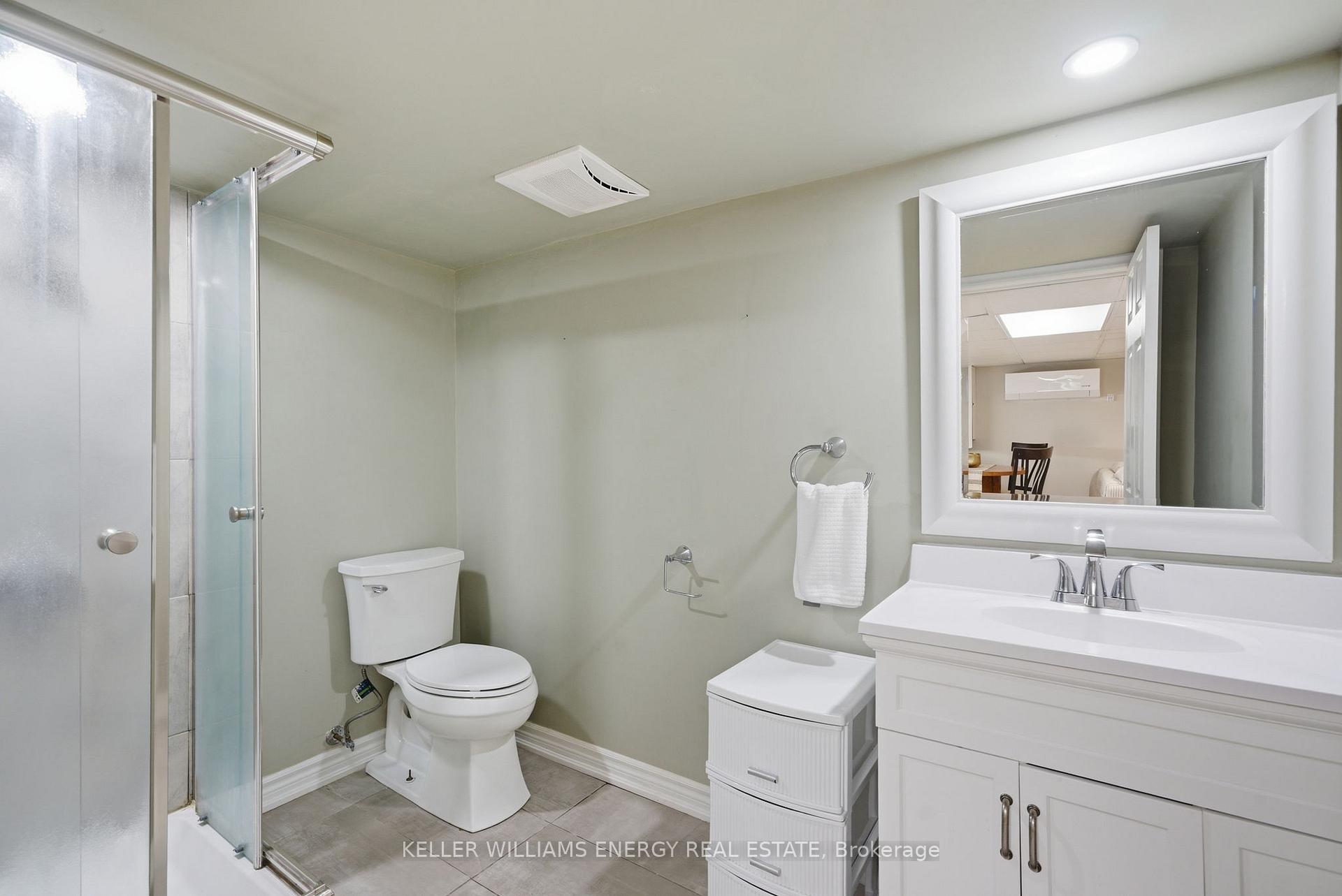 452 Simcoe Street N