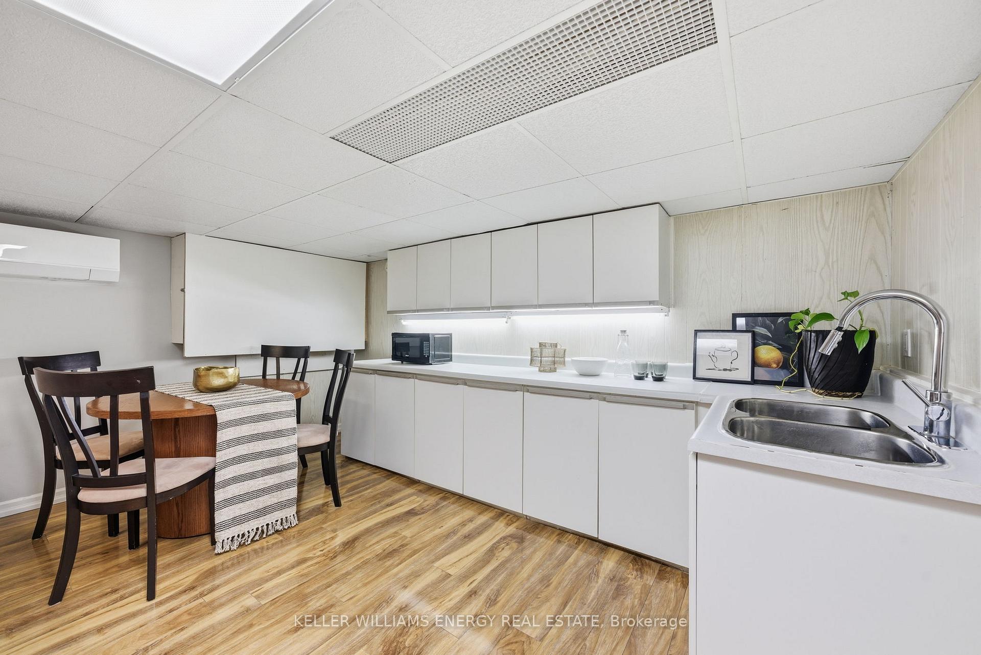 452 Simcoe Street N
