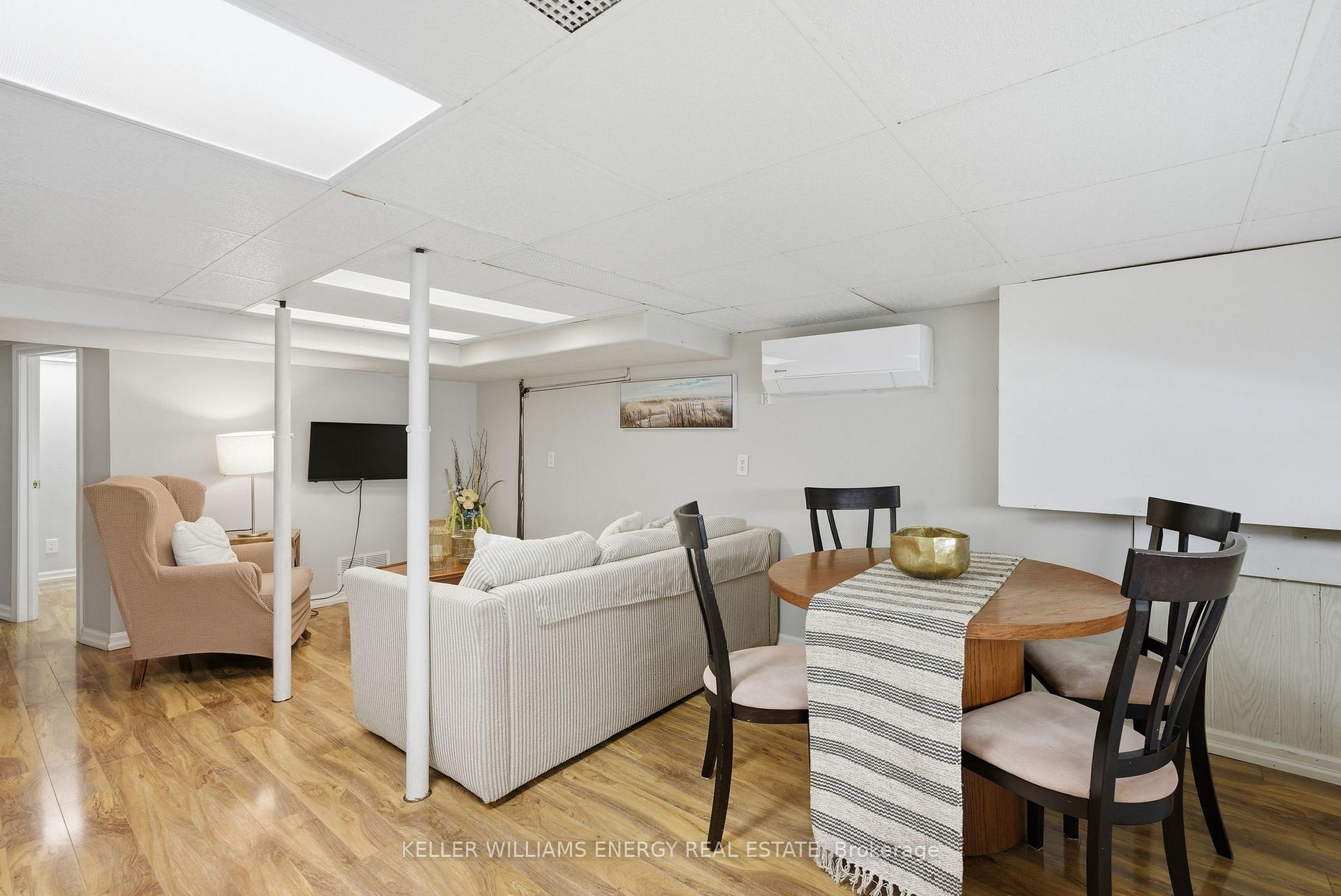 452 Simcoe Street N