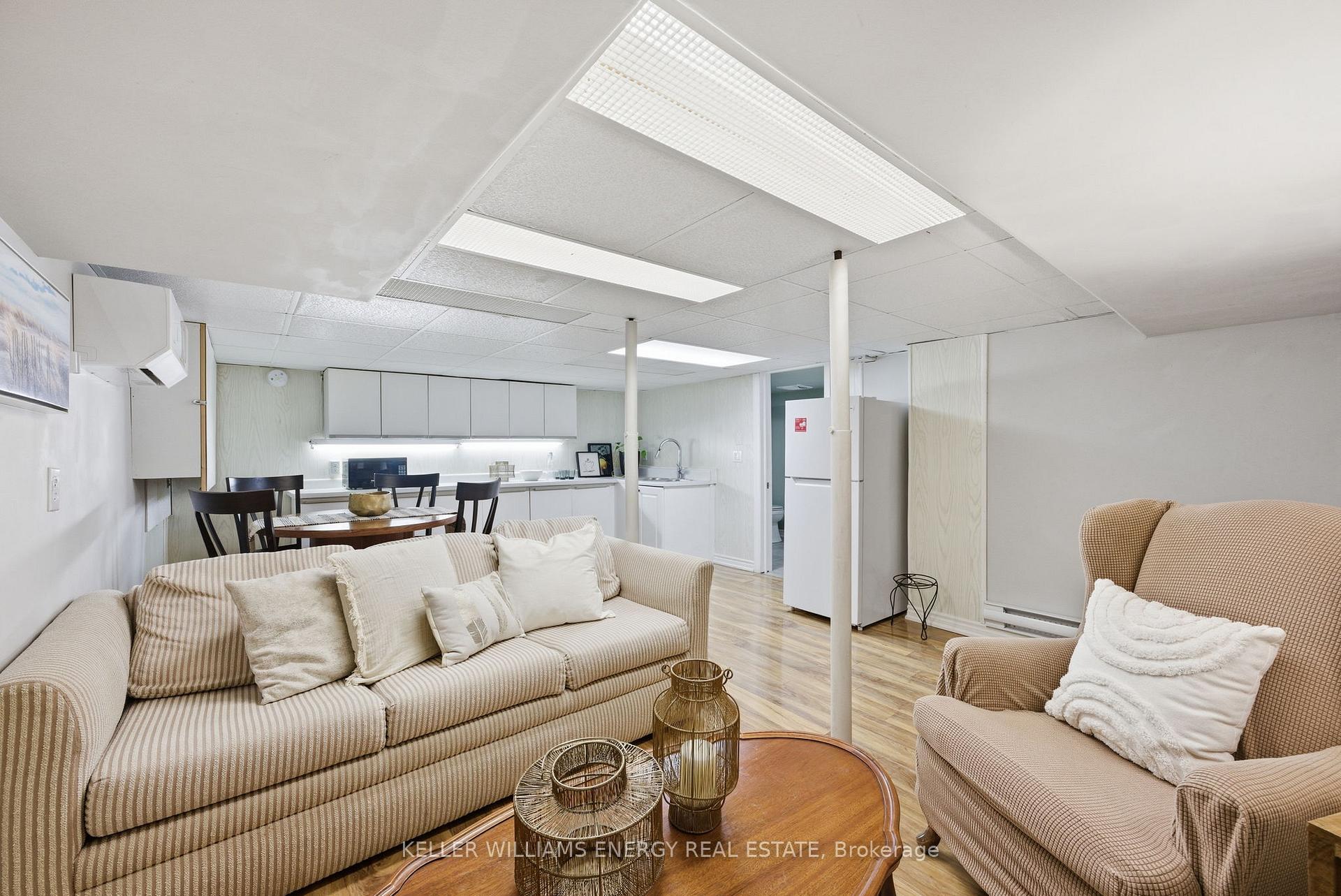 452 Simcoe Street N