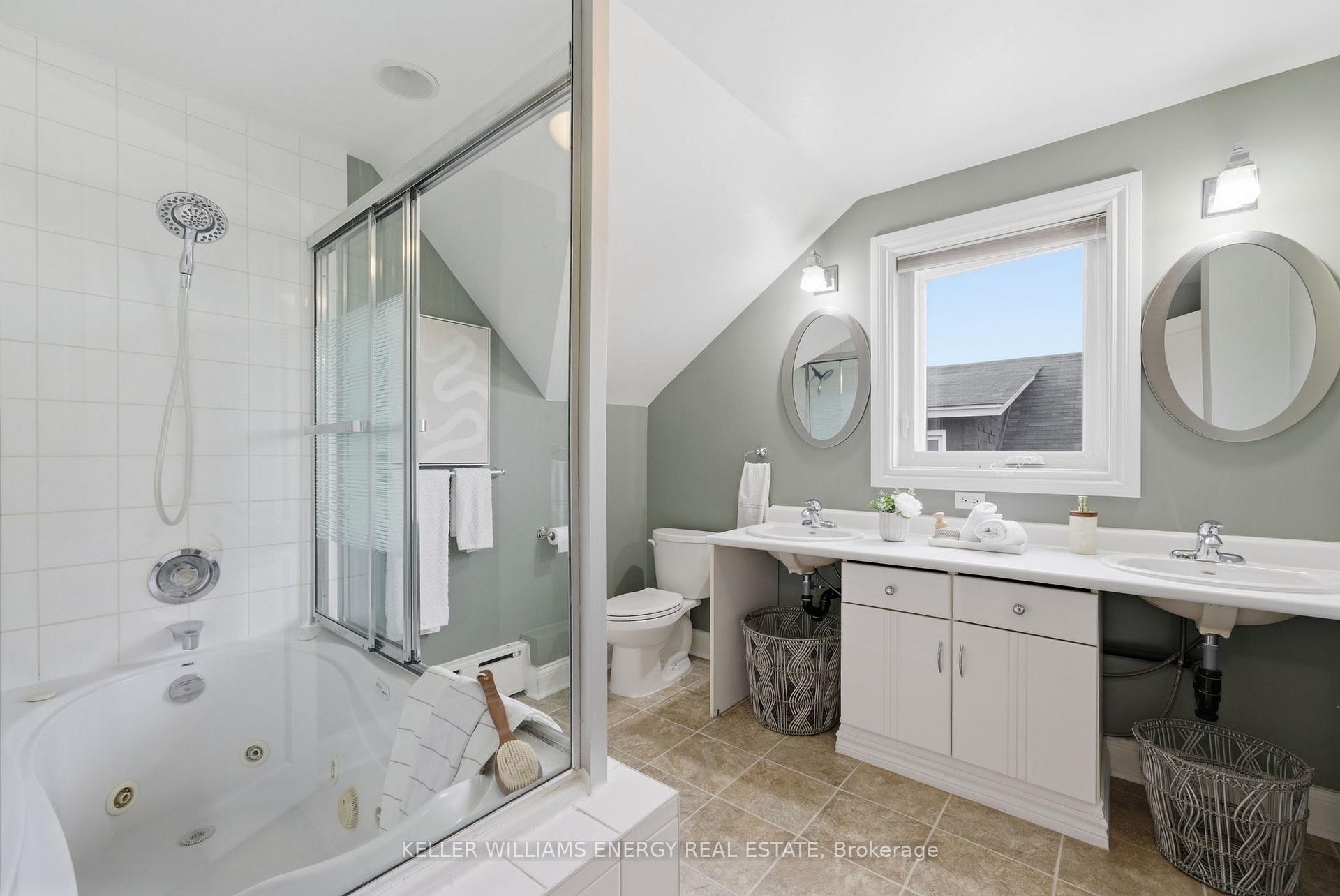 452 Simcoe Street N