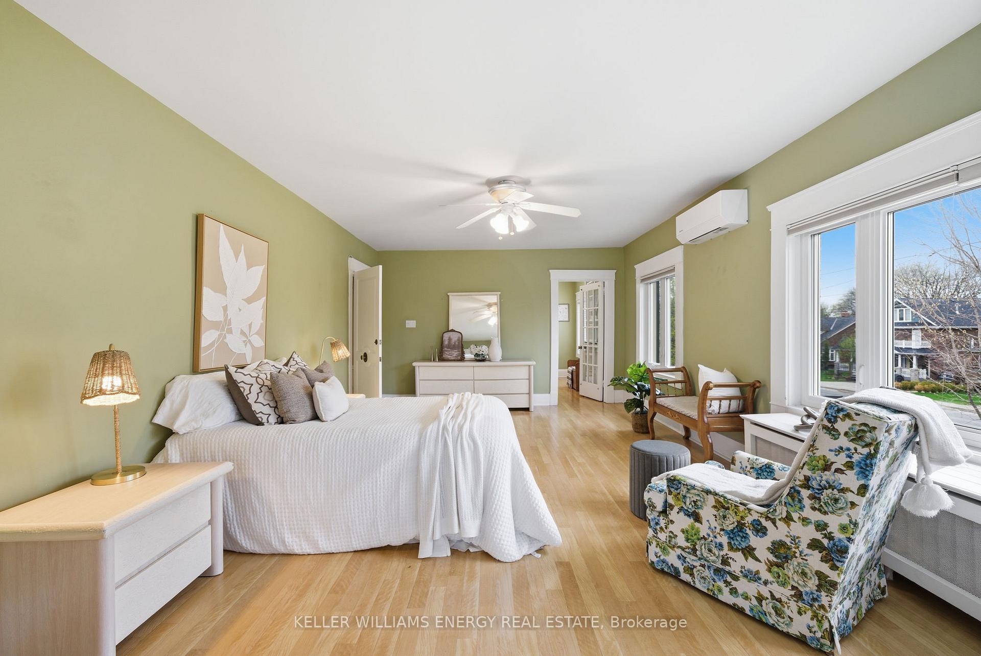 452 Simcoe Street N
