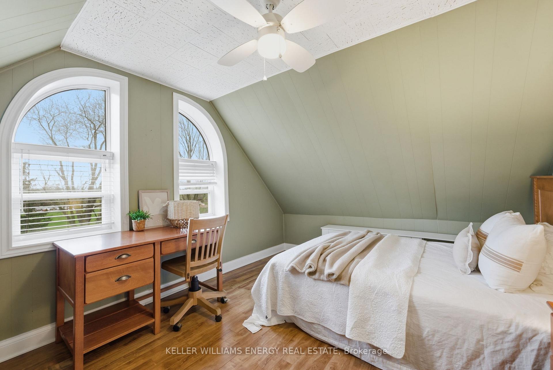 452 Simcoe Street N
