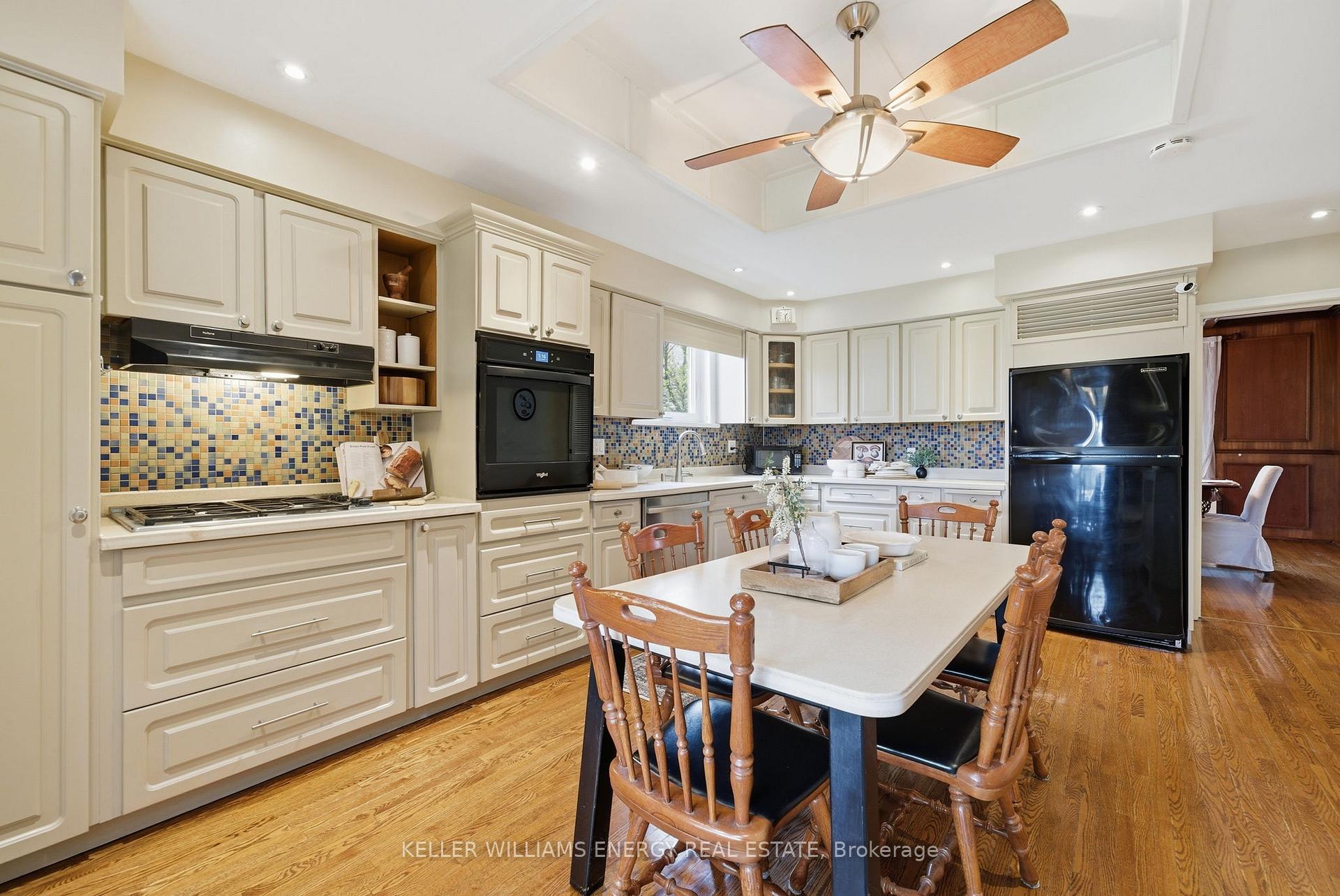 452 Simcoe Street N