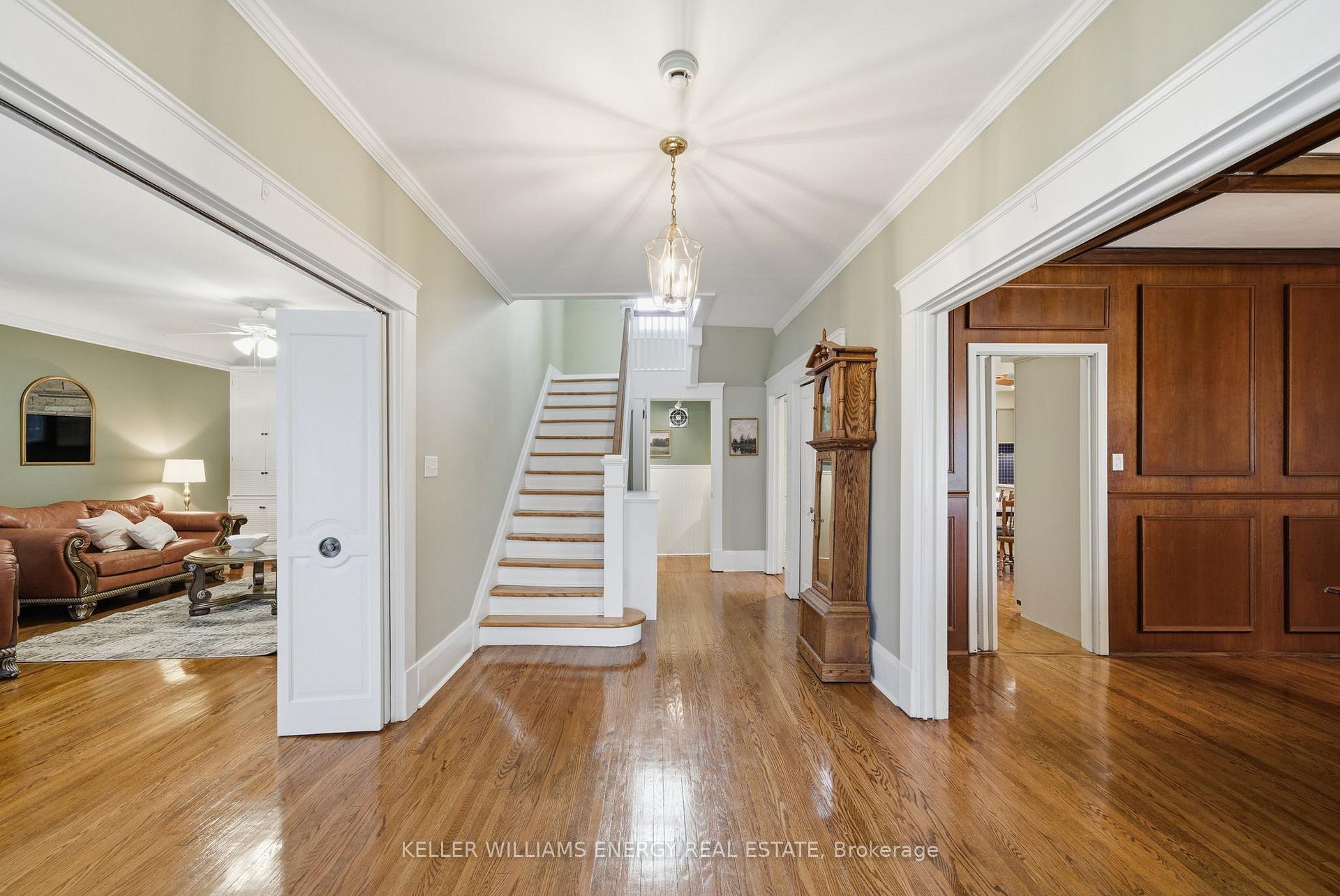 452 Simcoe Street N