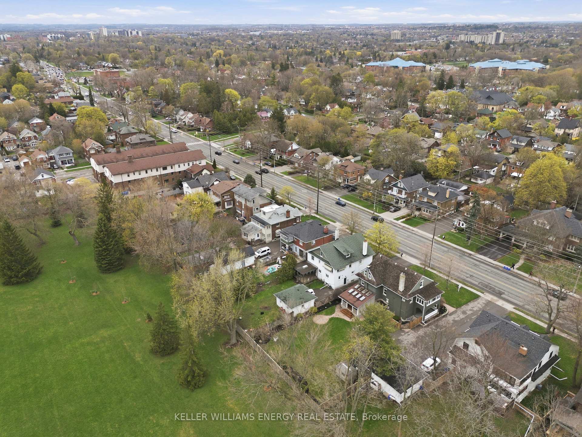 452 Simcoe Street N