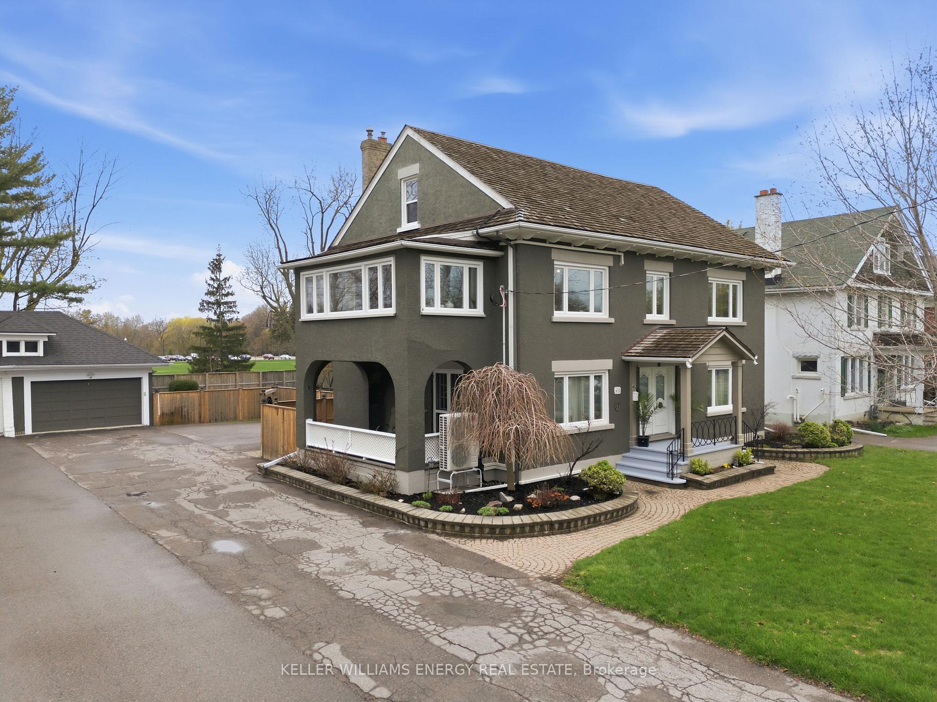 452 Simcoe Street N