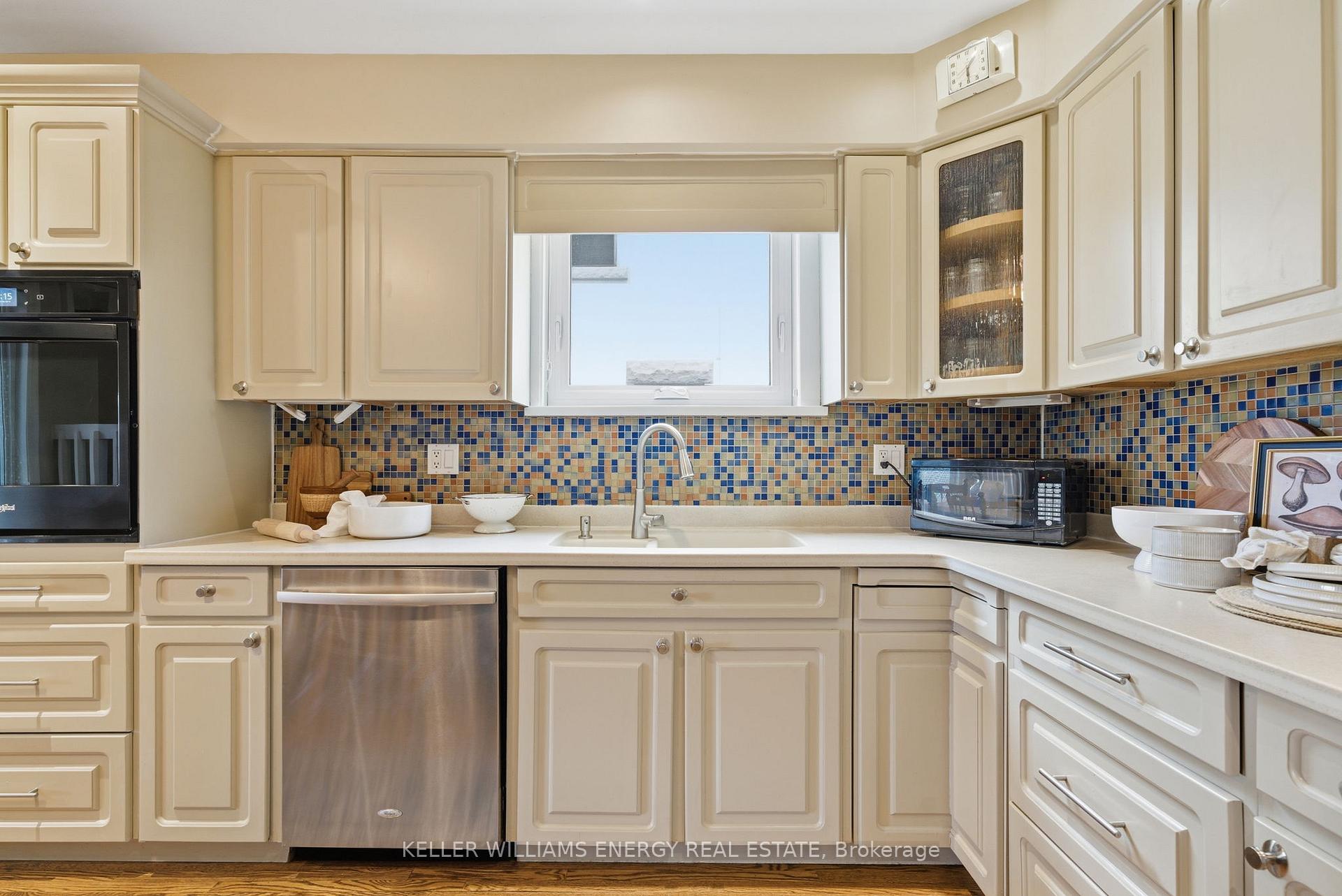 452 Simcoe Street N