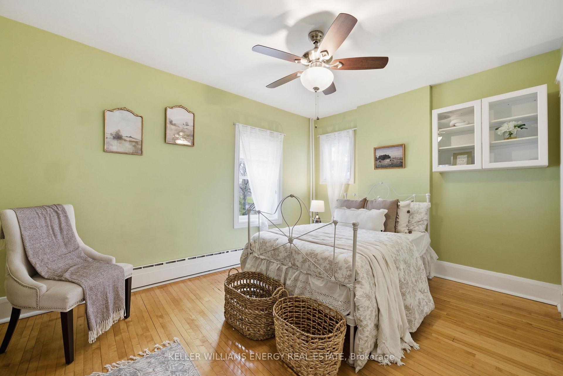 452 Simcoe Street N