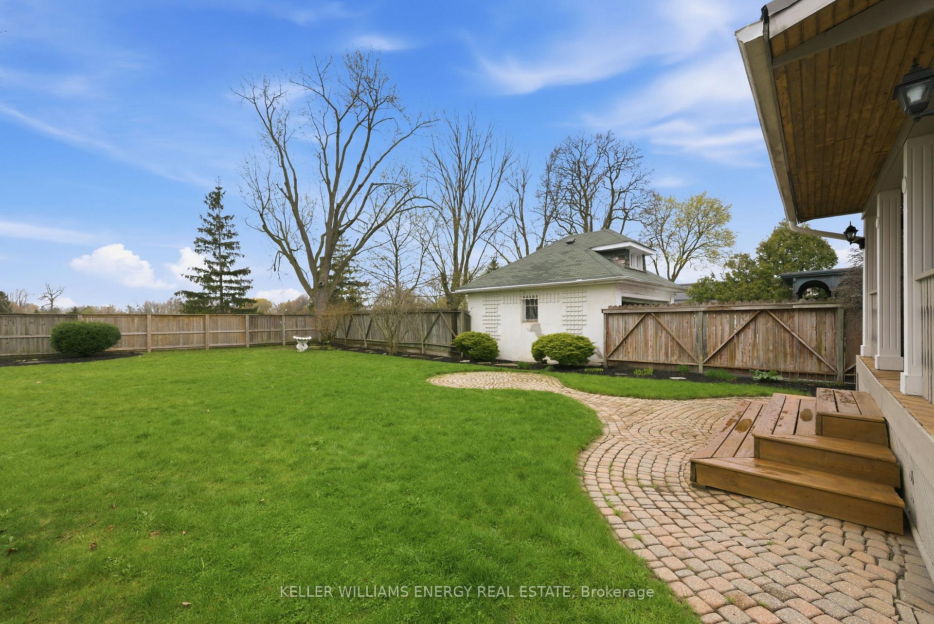 452 Simcoe Street N