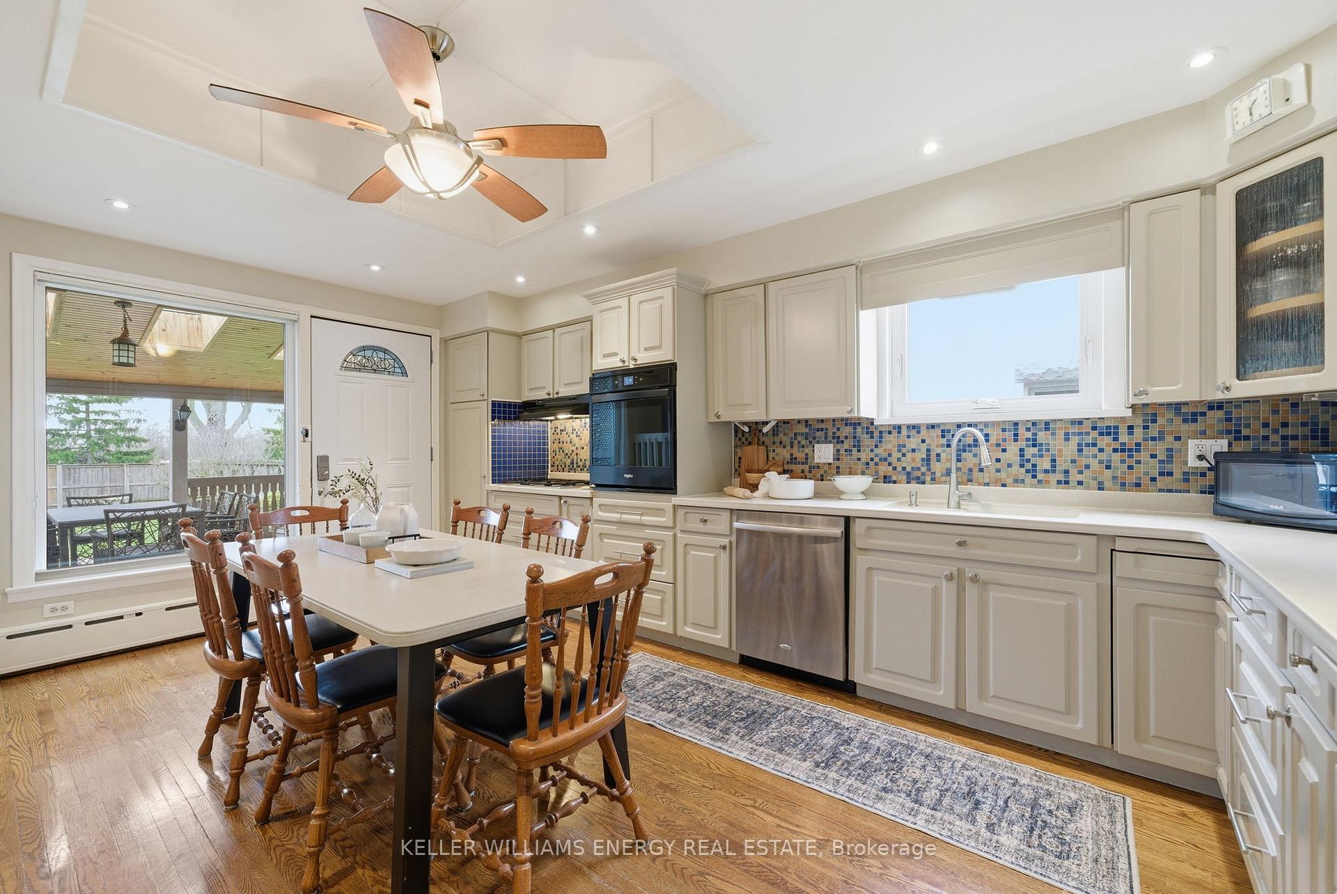 452 Simcoe Street N