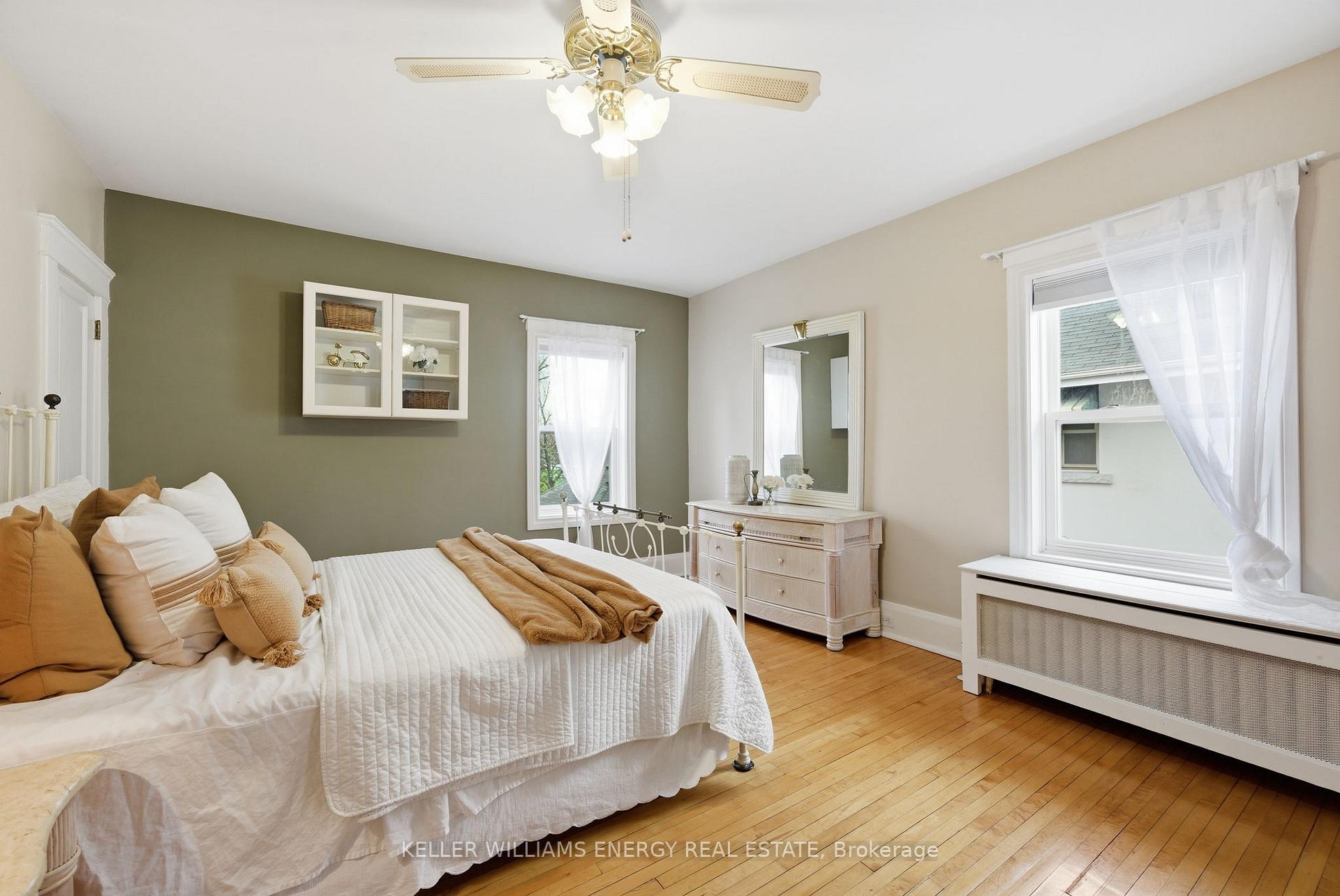 452 Simcoe Street N