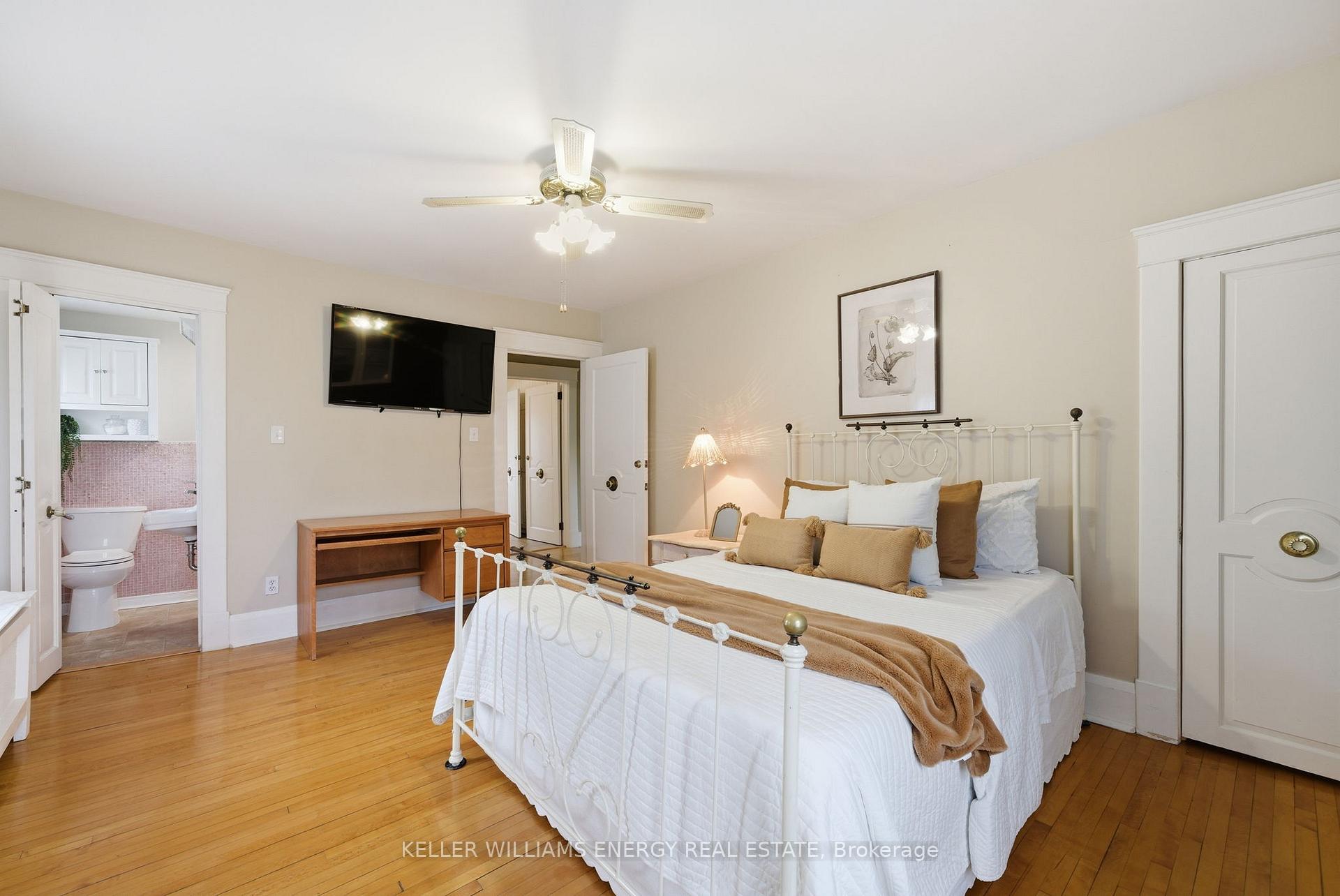 452 Simcoe Street N
