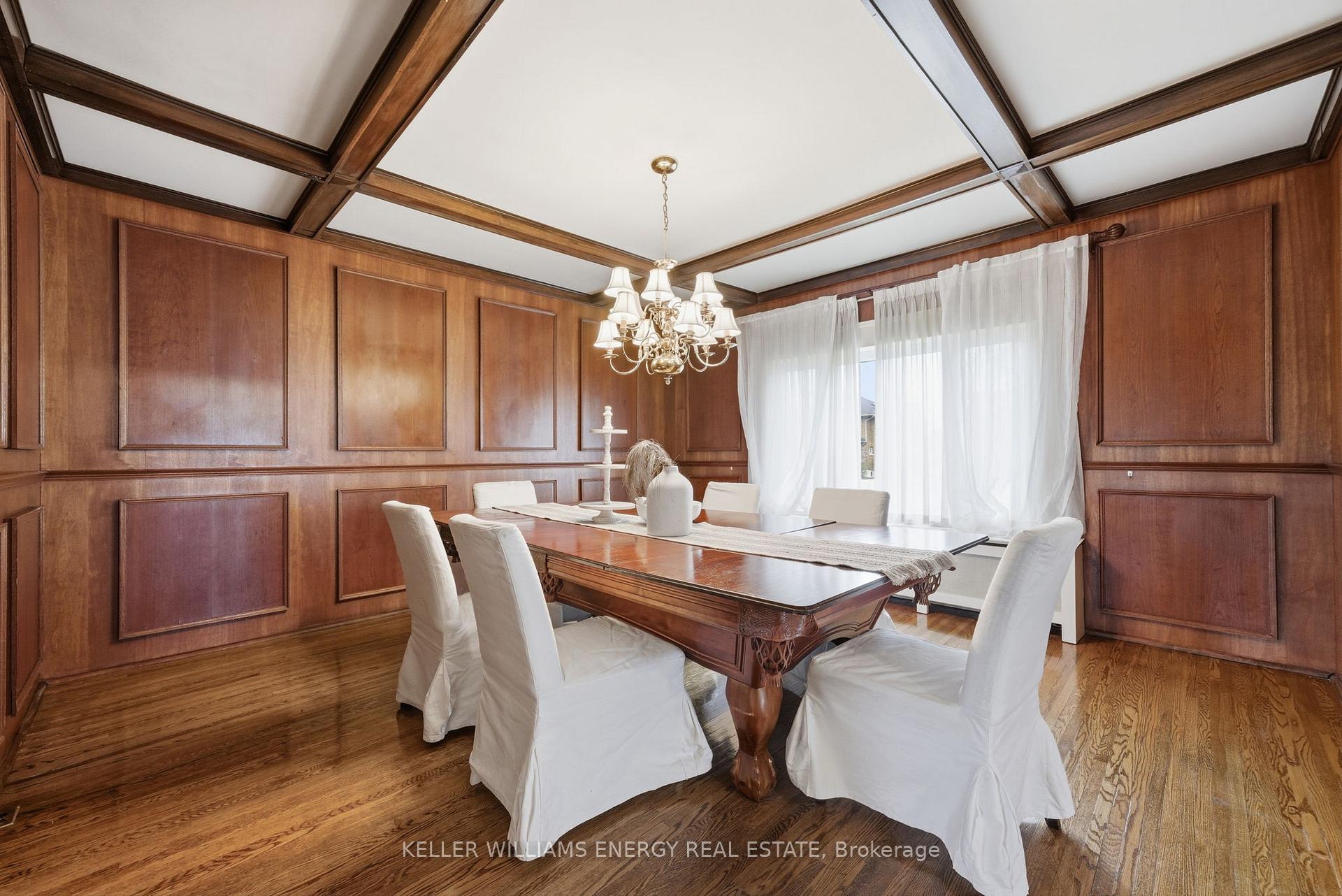452 Simcoe Street N