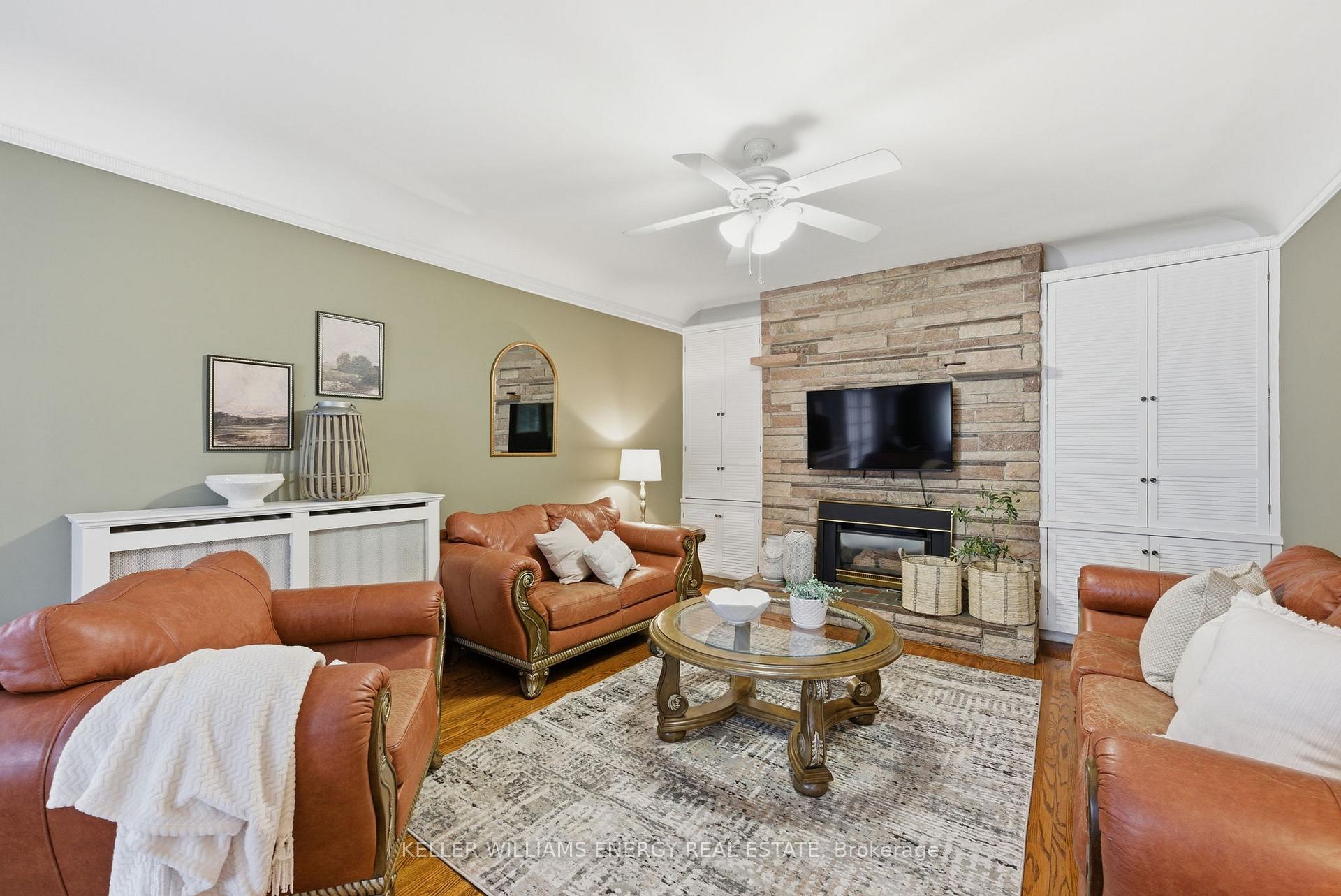 452 Simcoe Street N
