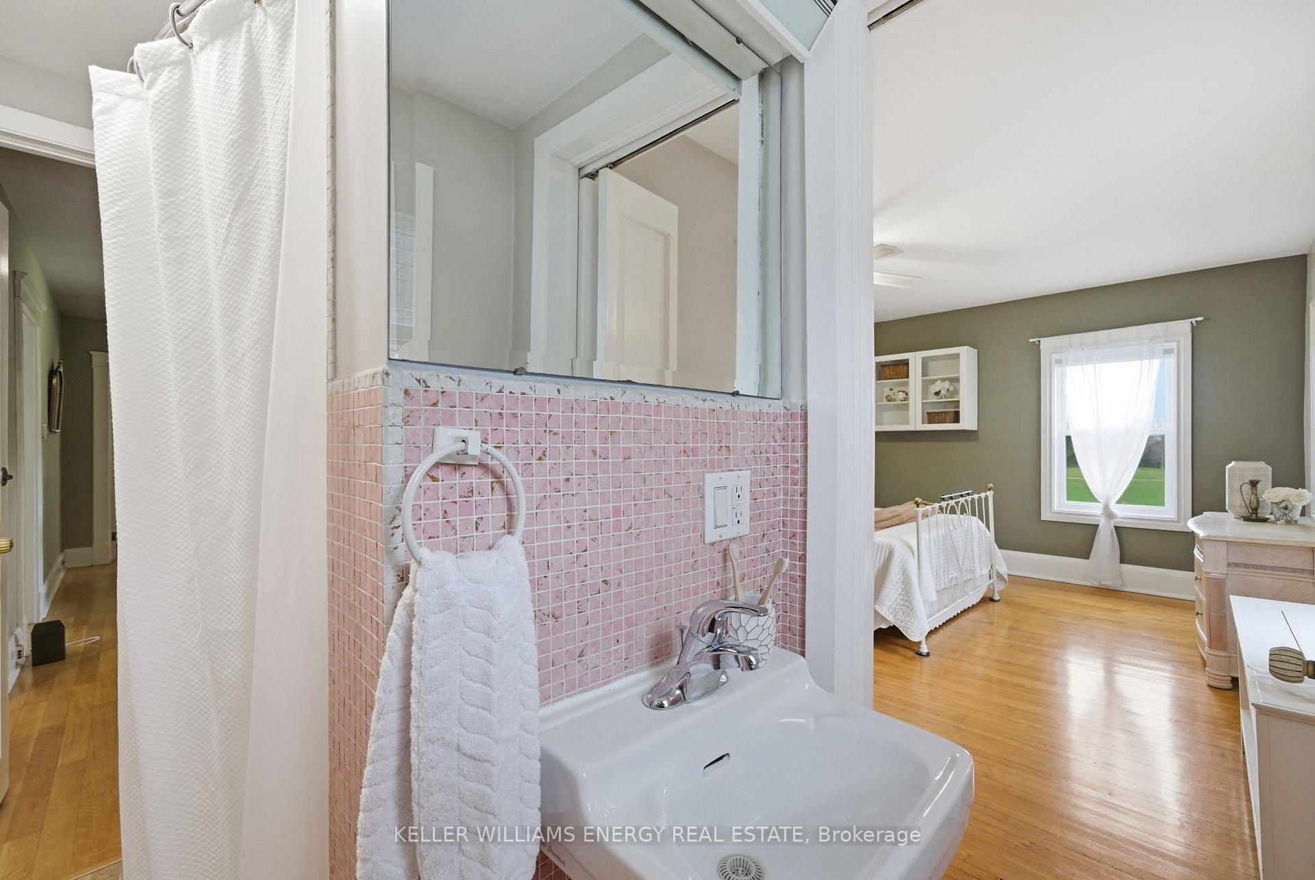 452 Simcoe Street N