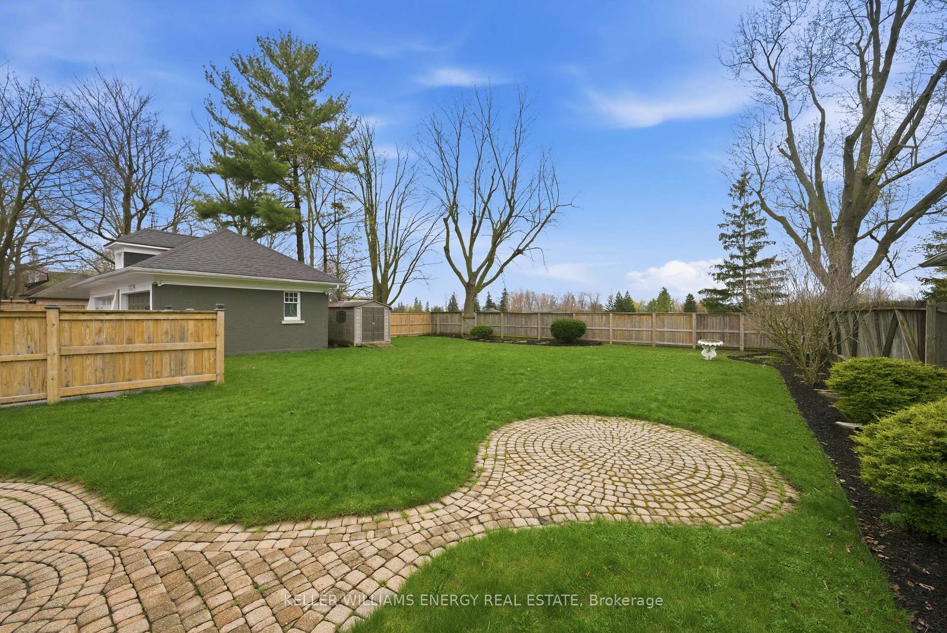 452 Simcoe Street N