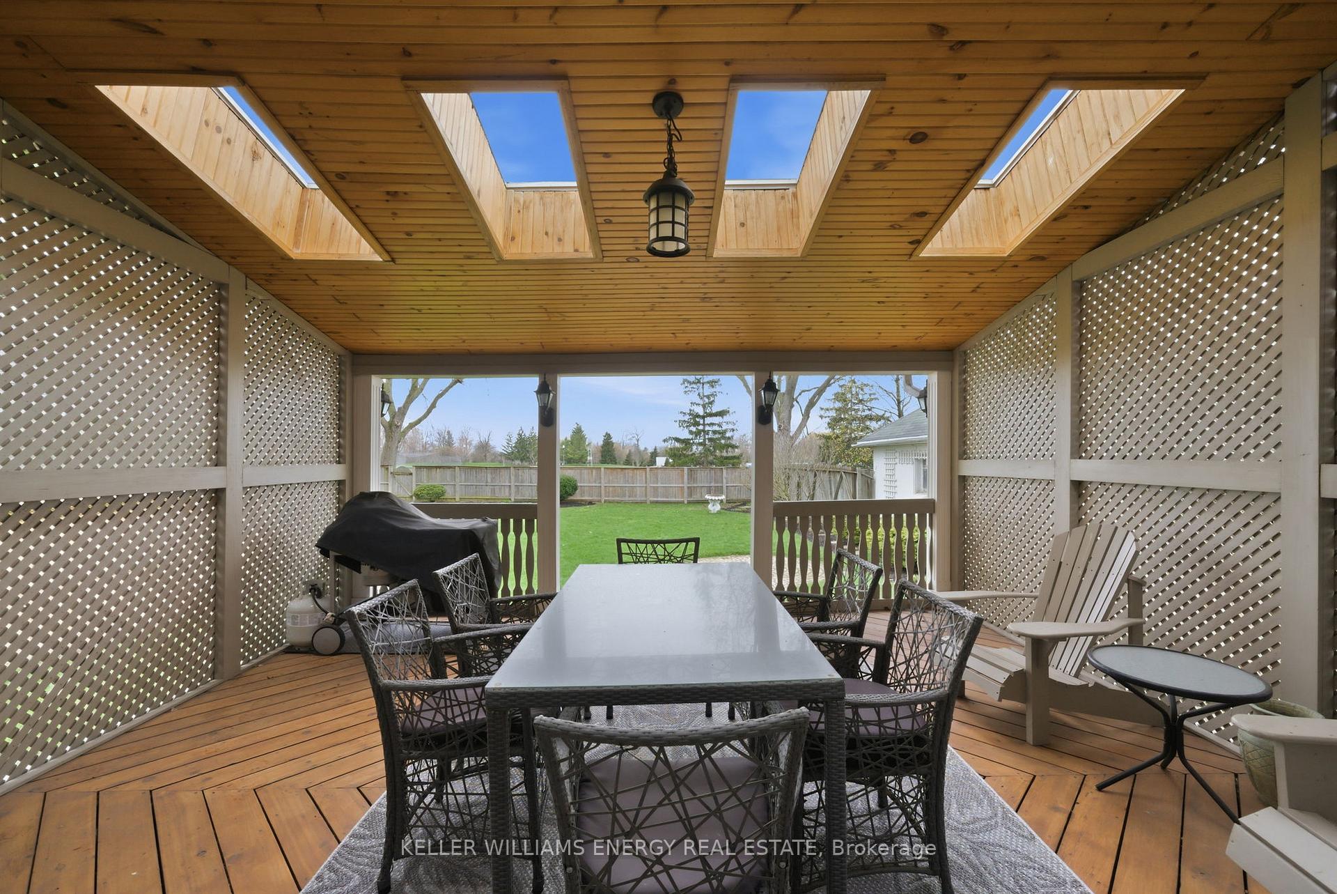 452 Simcoe Street N