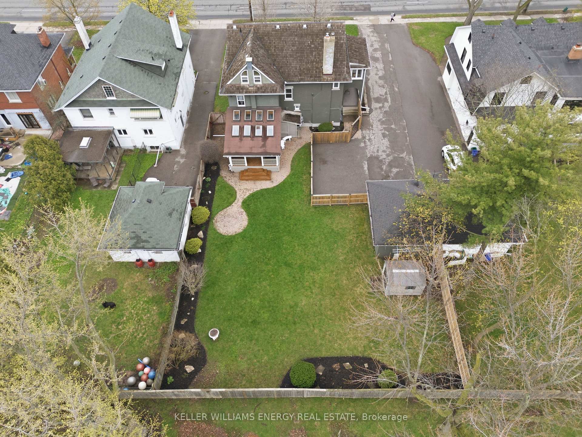 452 Simcoe Street N