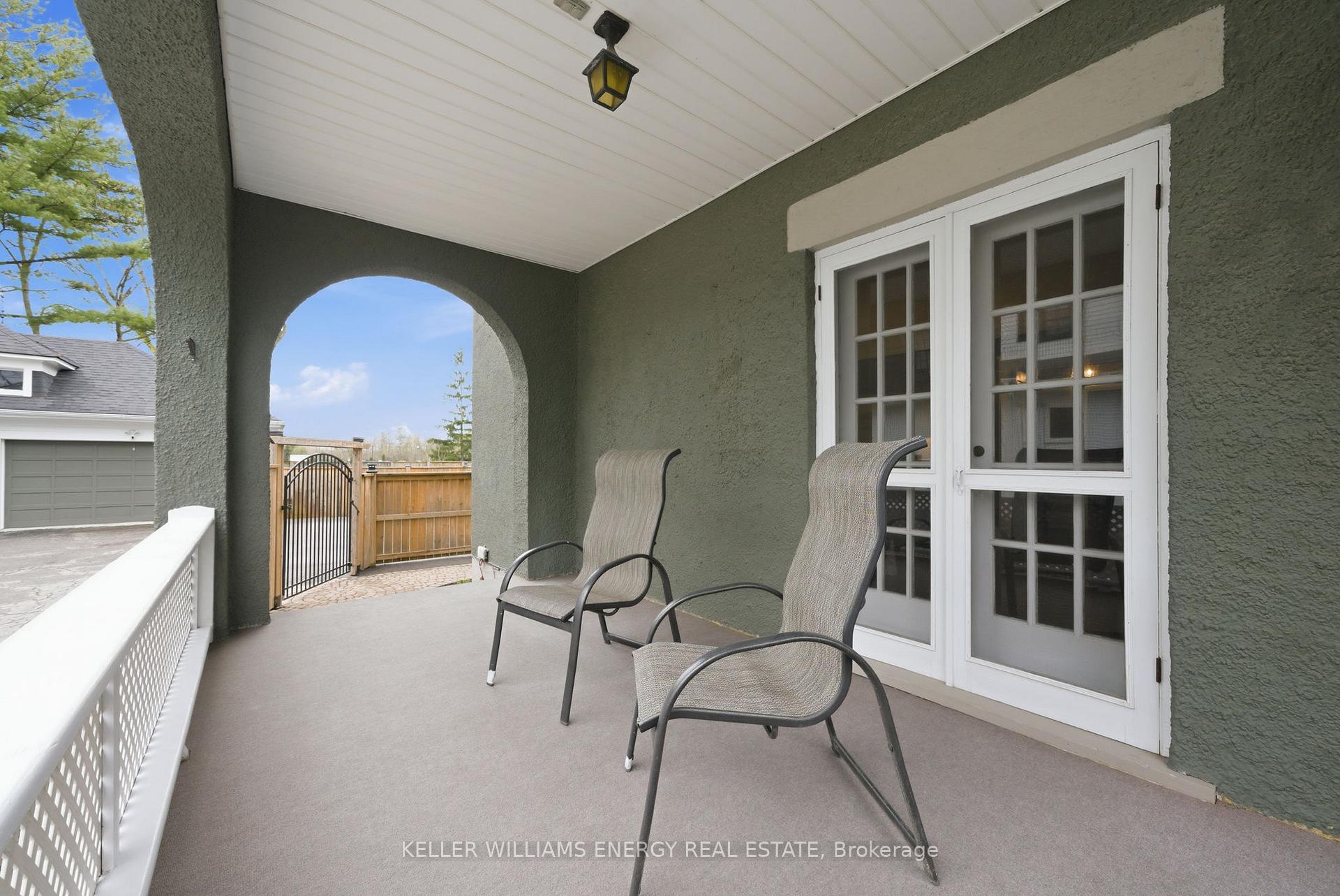 452 Simcoe Street N
