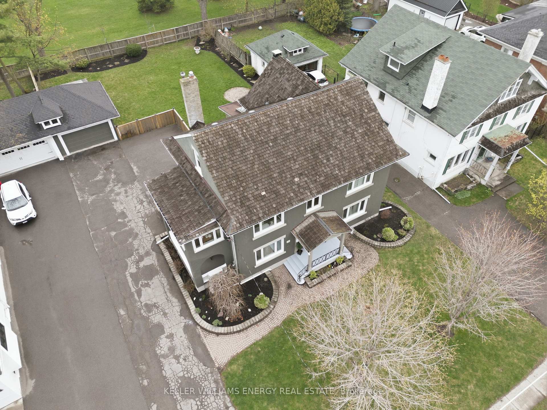 452 Simcoe Street N