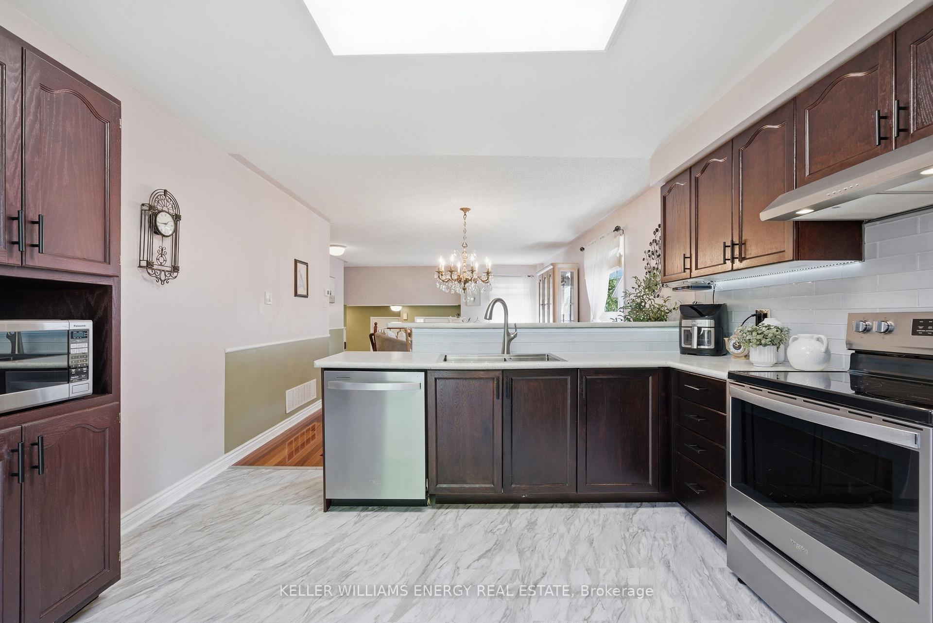 1075 RIDGEMOUNT Boulevard