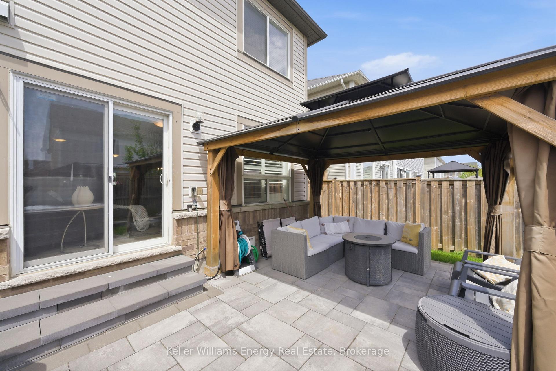 1640 Grandview Street N 15