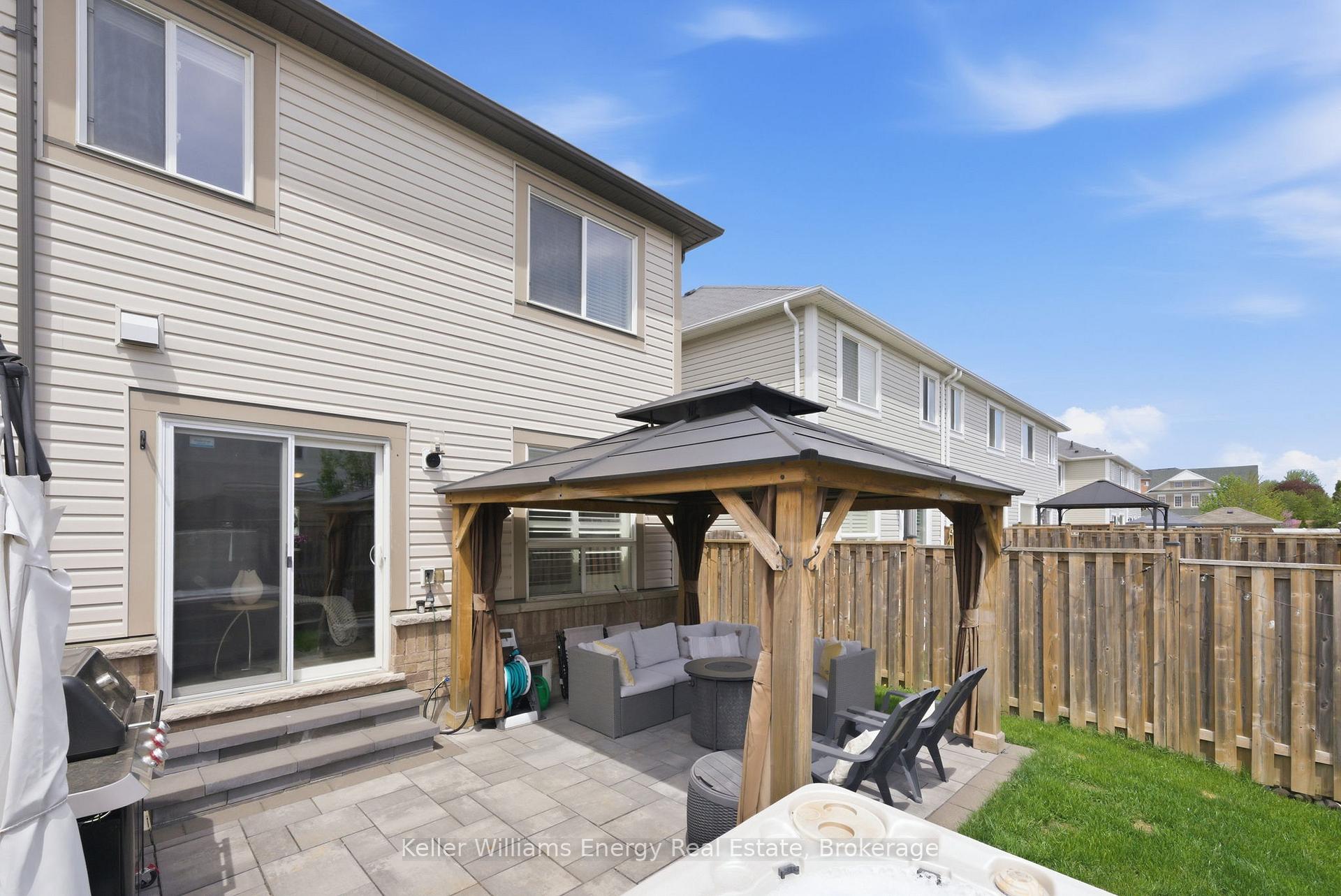 1640 Grandview Street N 15