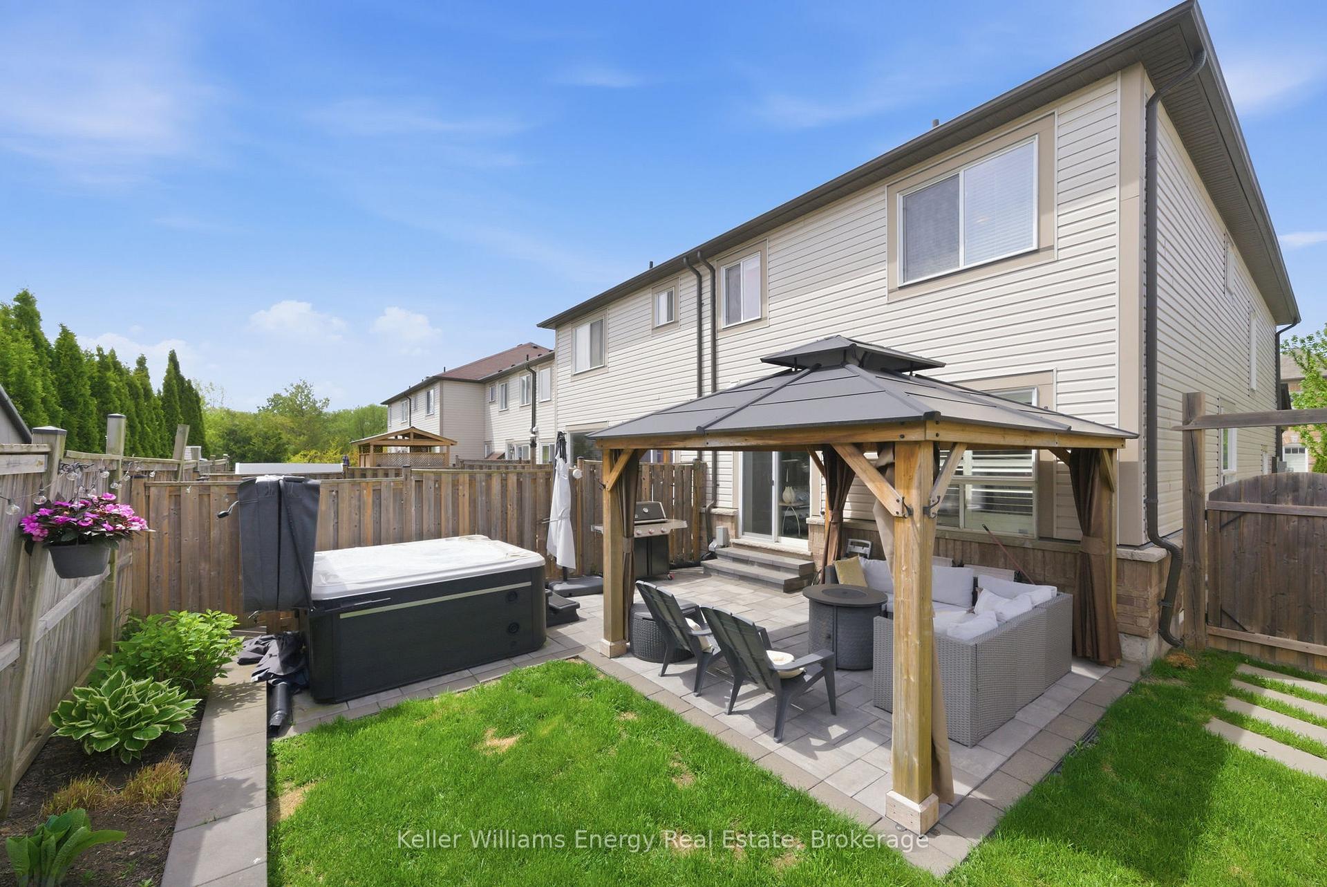 1640 Grandview Street N 15