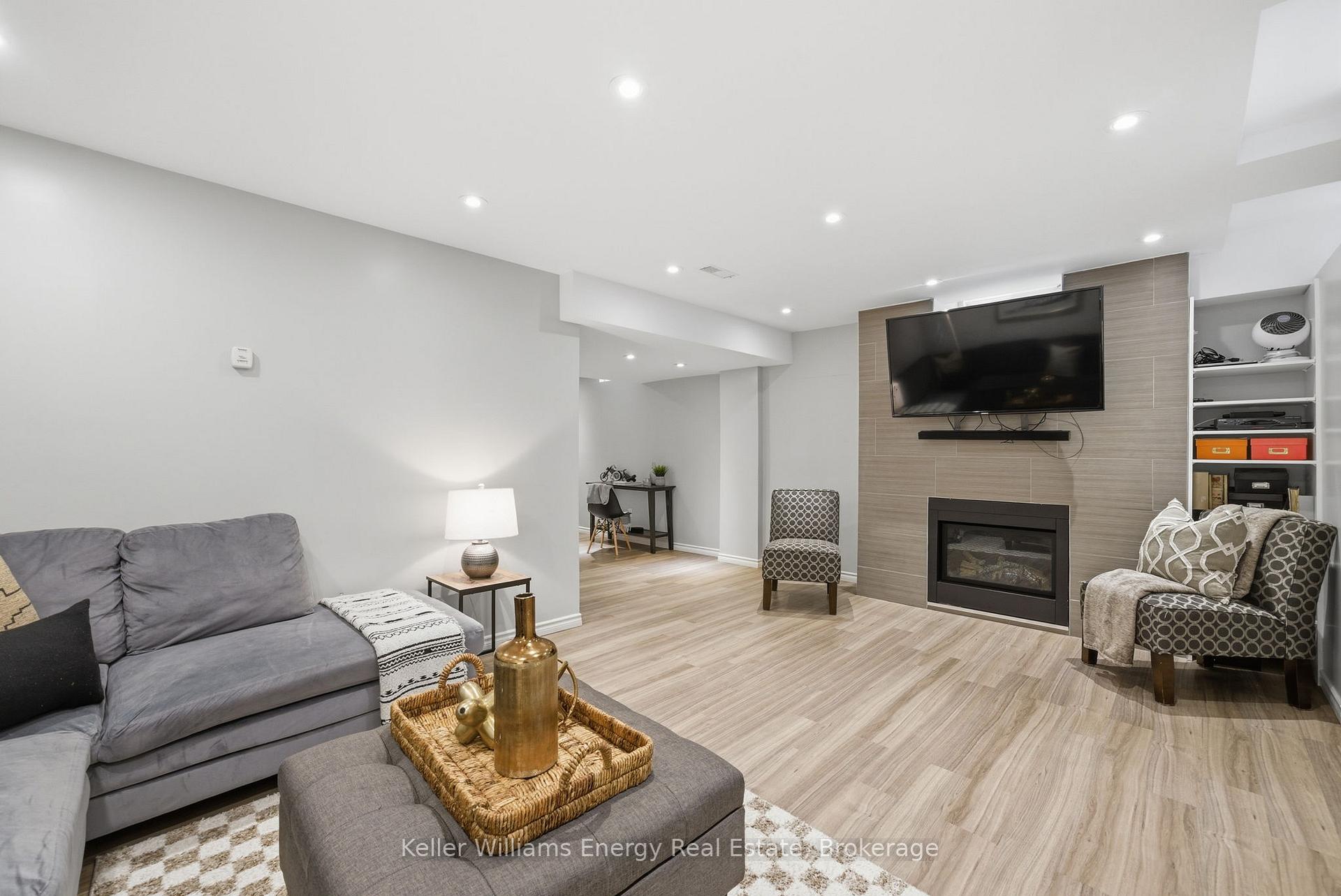 1640 Grandview Street N 15