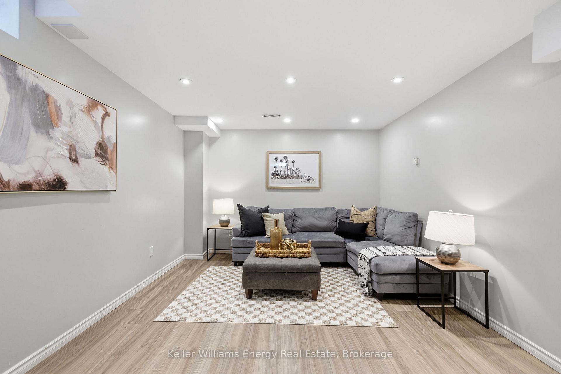 1640 Grandview Street N 15