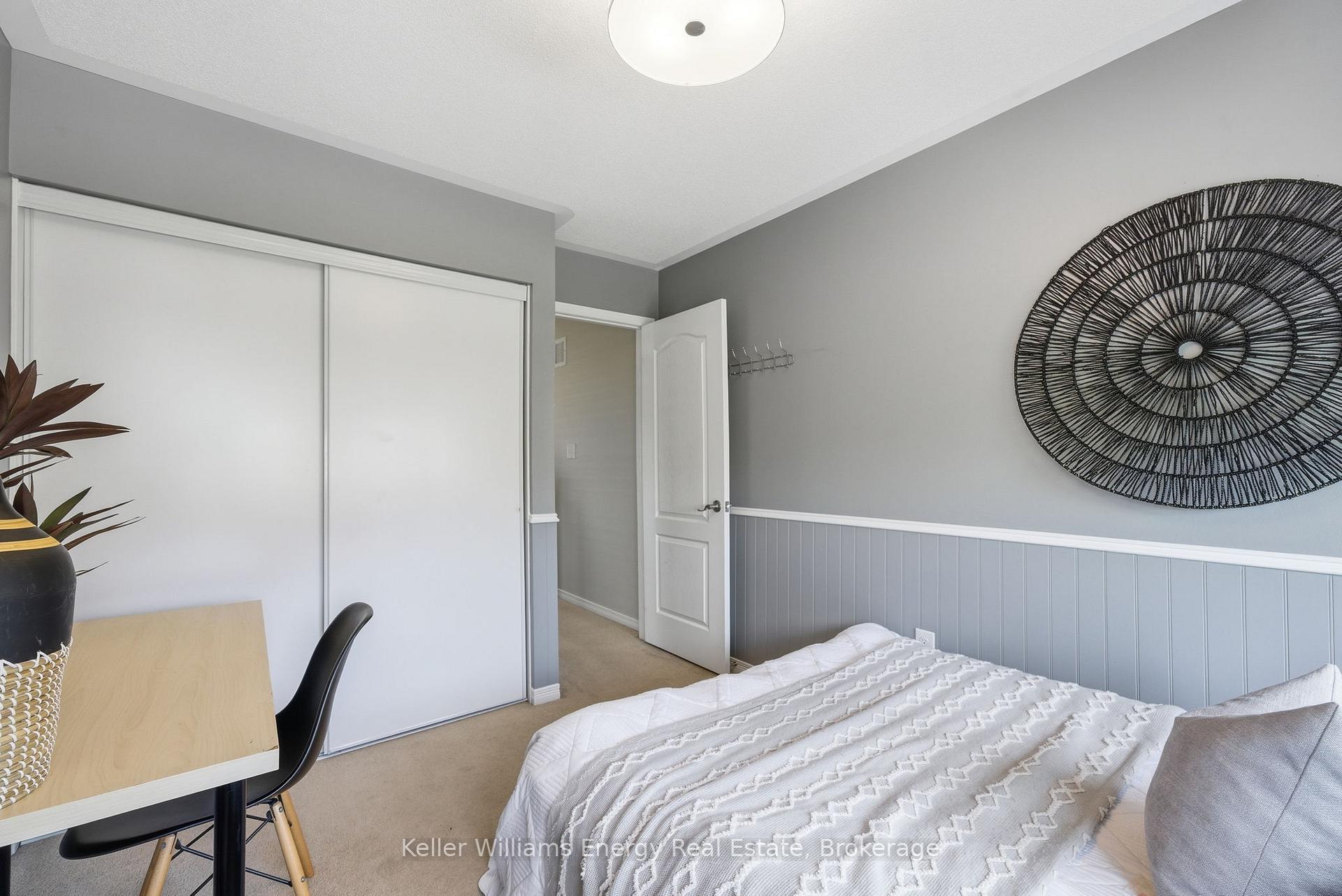 1640 Grandview Street N 15