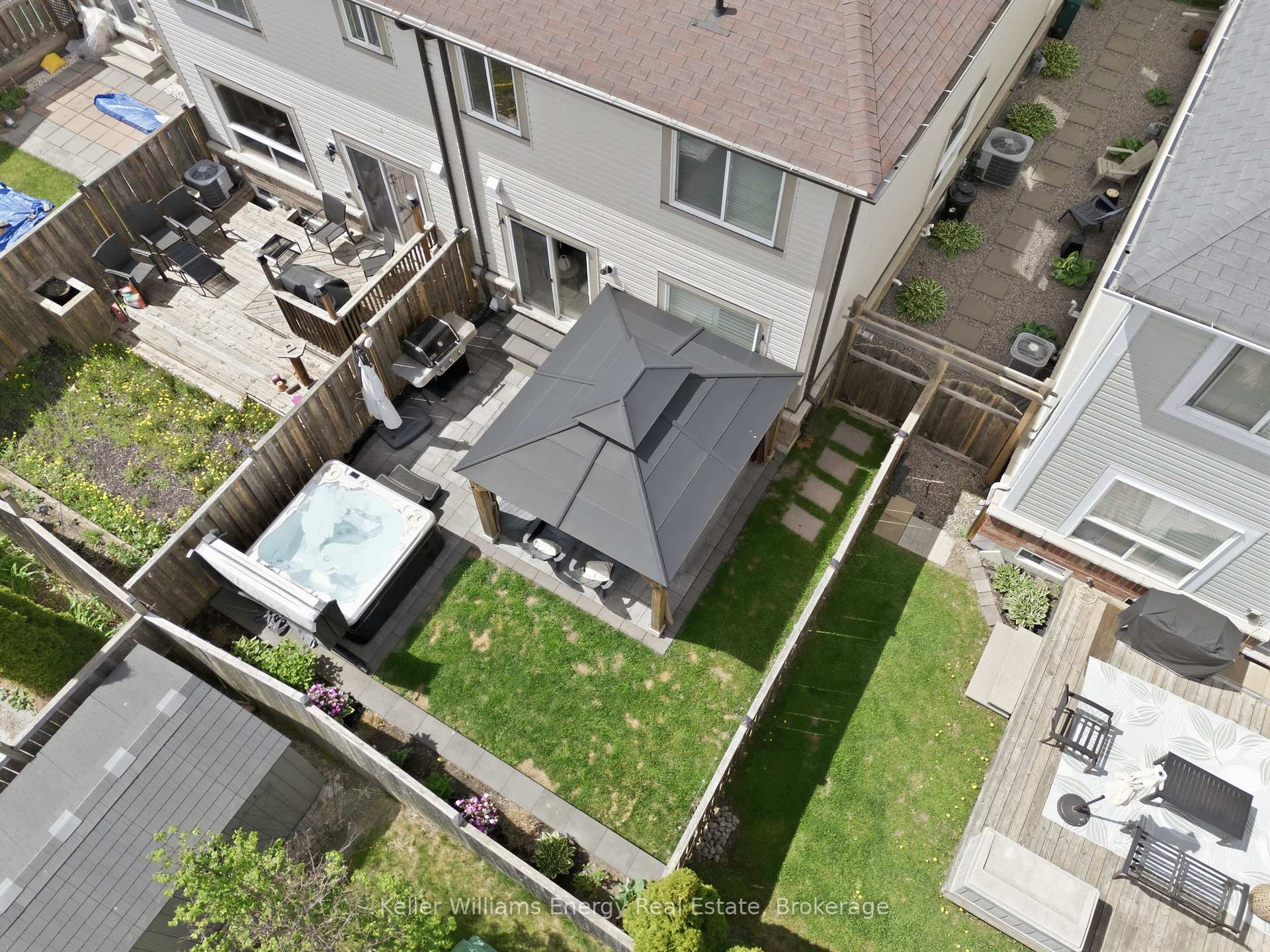1640 Grandview Street N 15