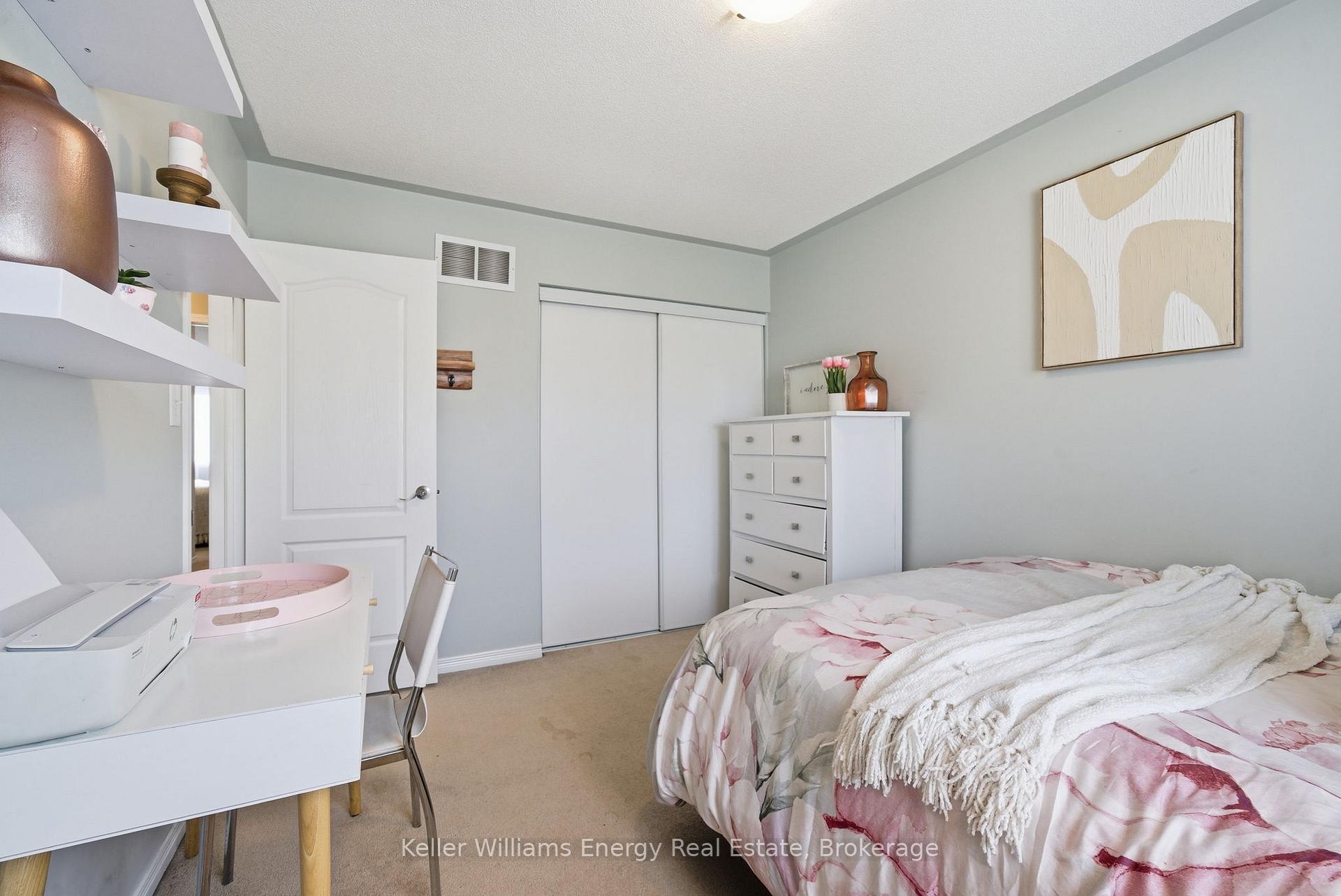 1640 Grandview Street N 15