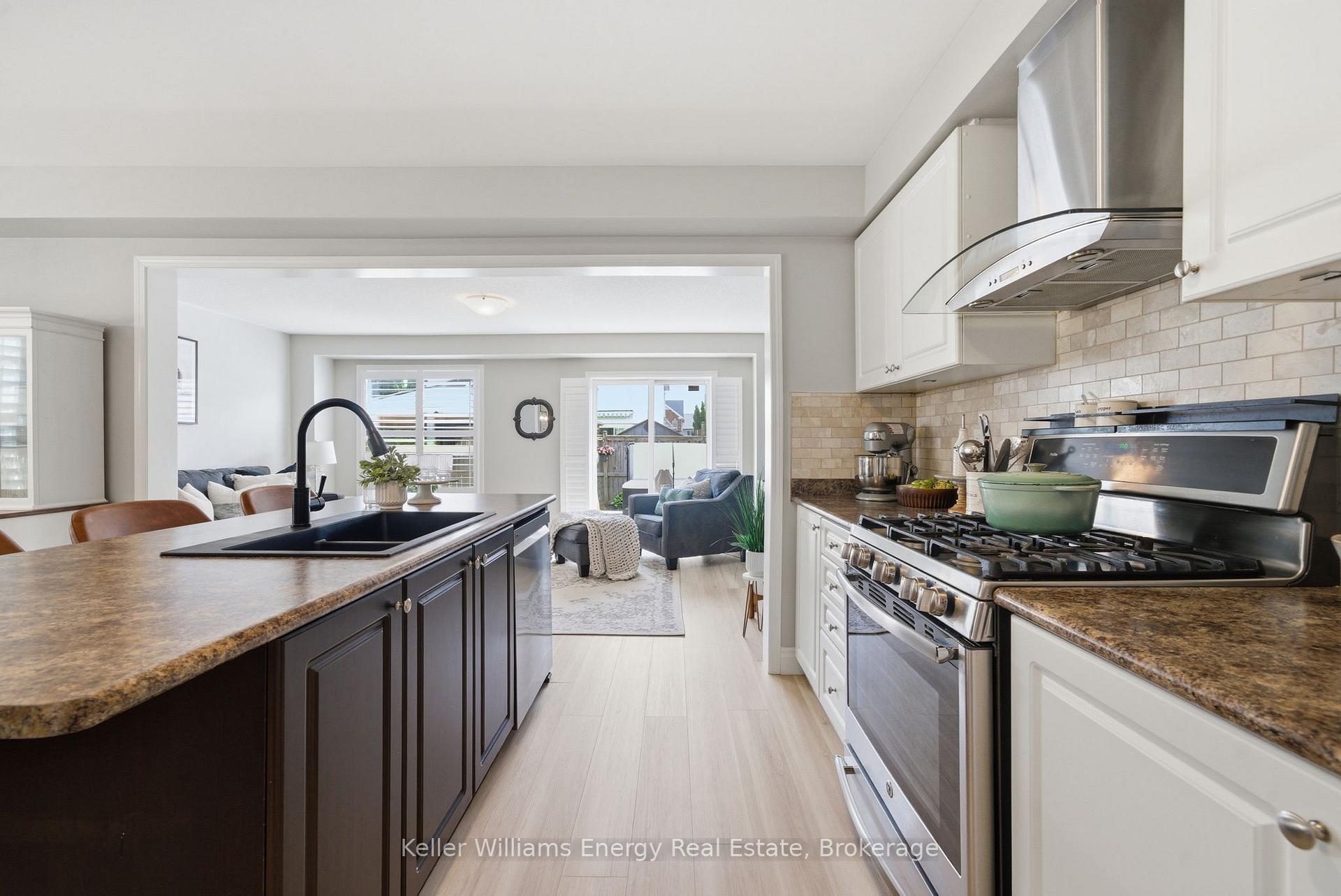 1640 Grandview Street N 15