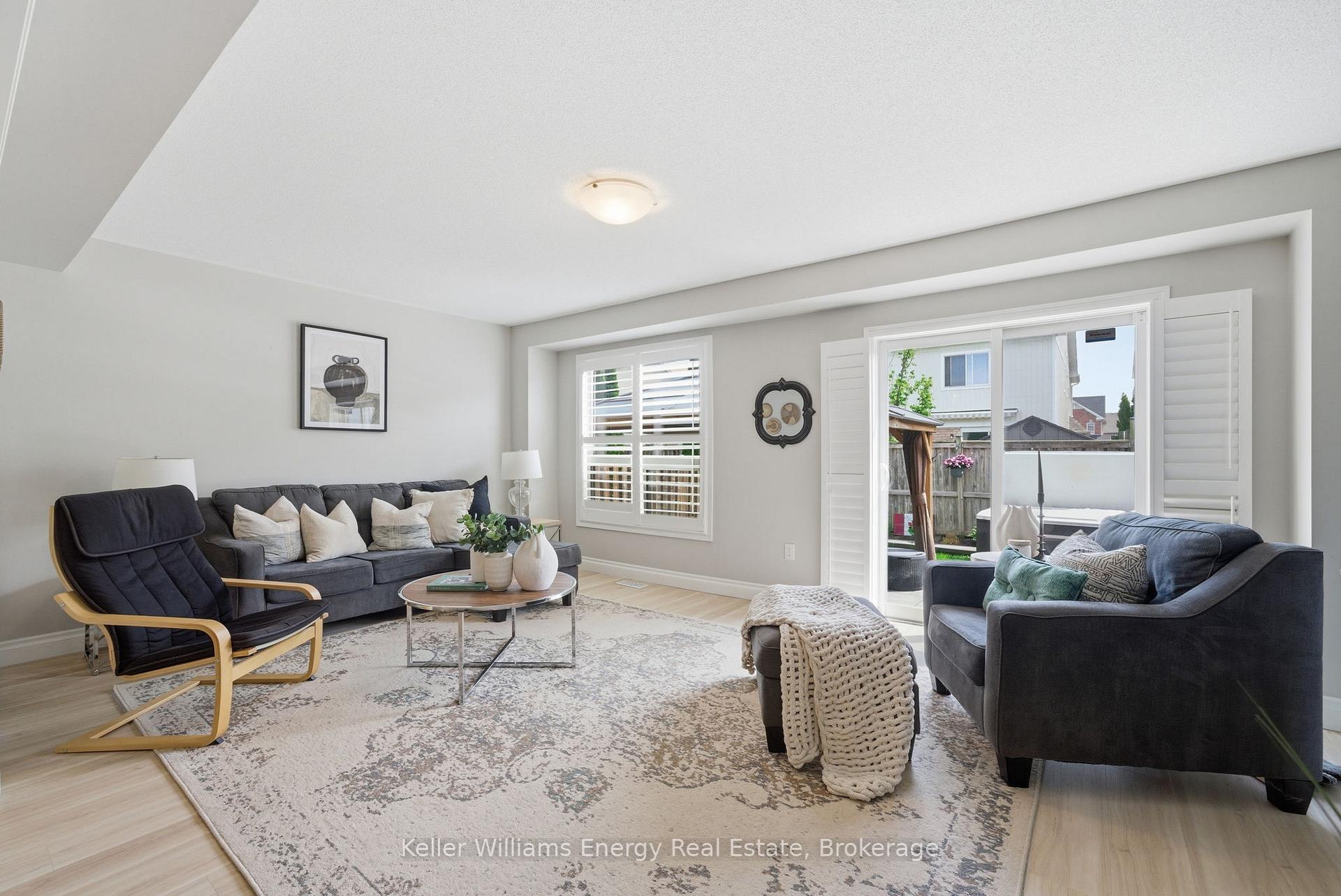 1640 Grandview Street N 15