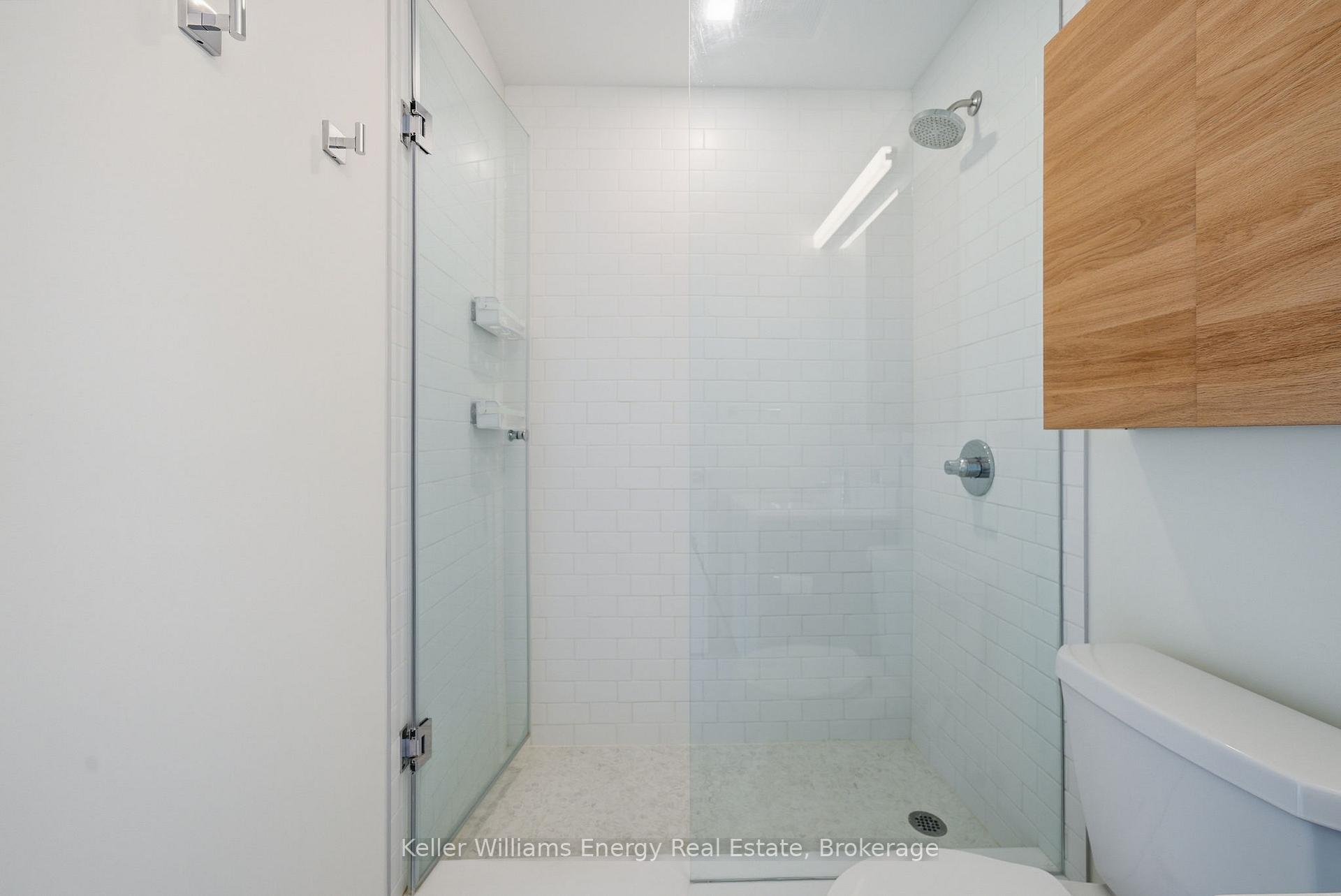 201 Brock Street S 417