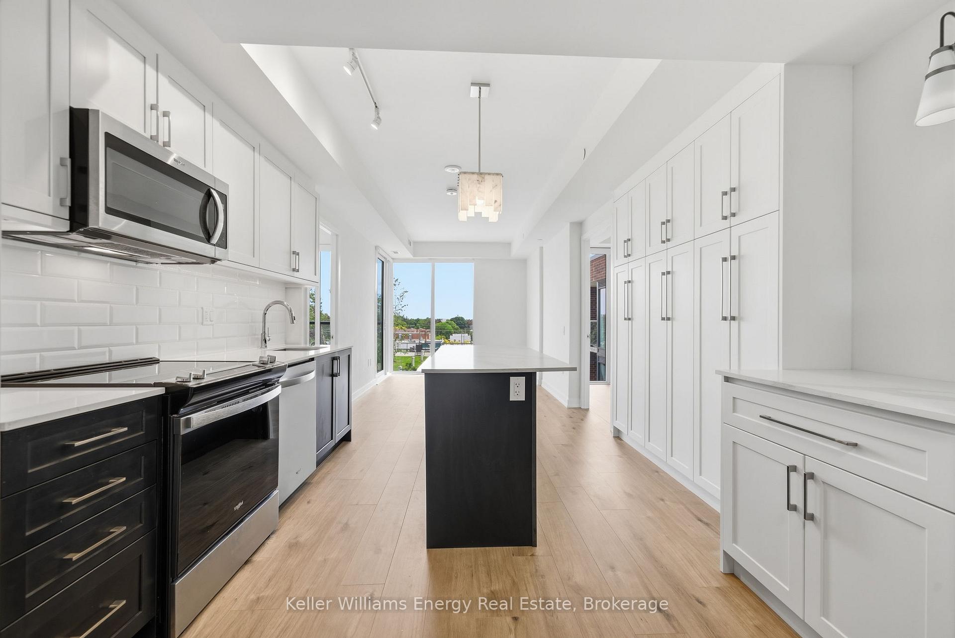 201 Brock Street S 417