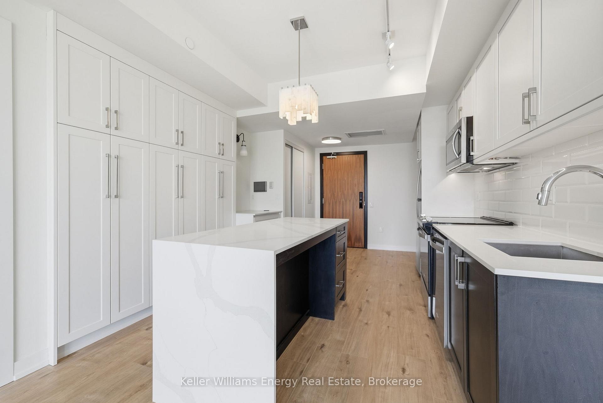201 Brock Street S 417