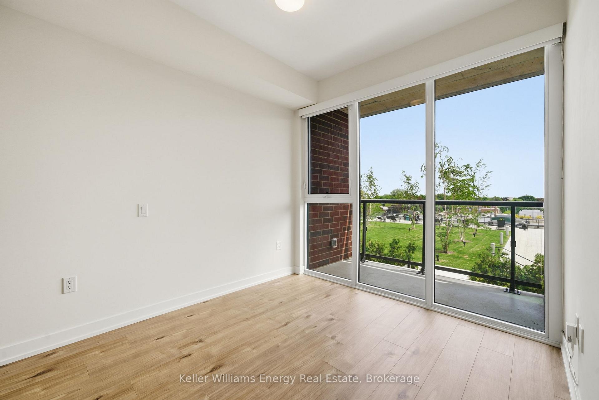 201 Brock Street S 417