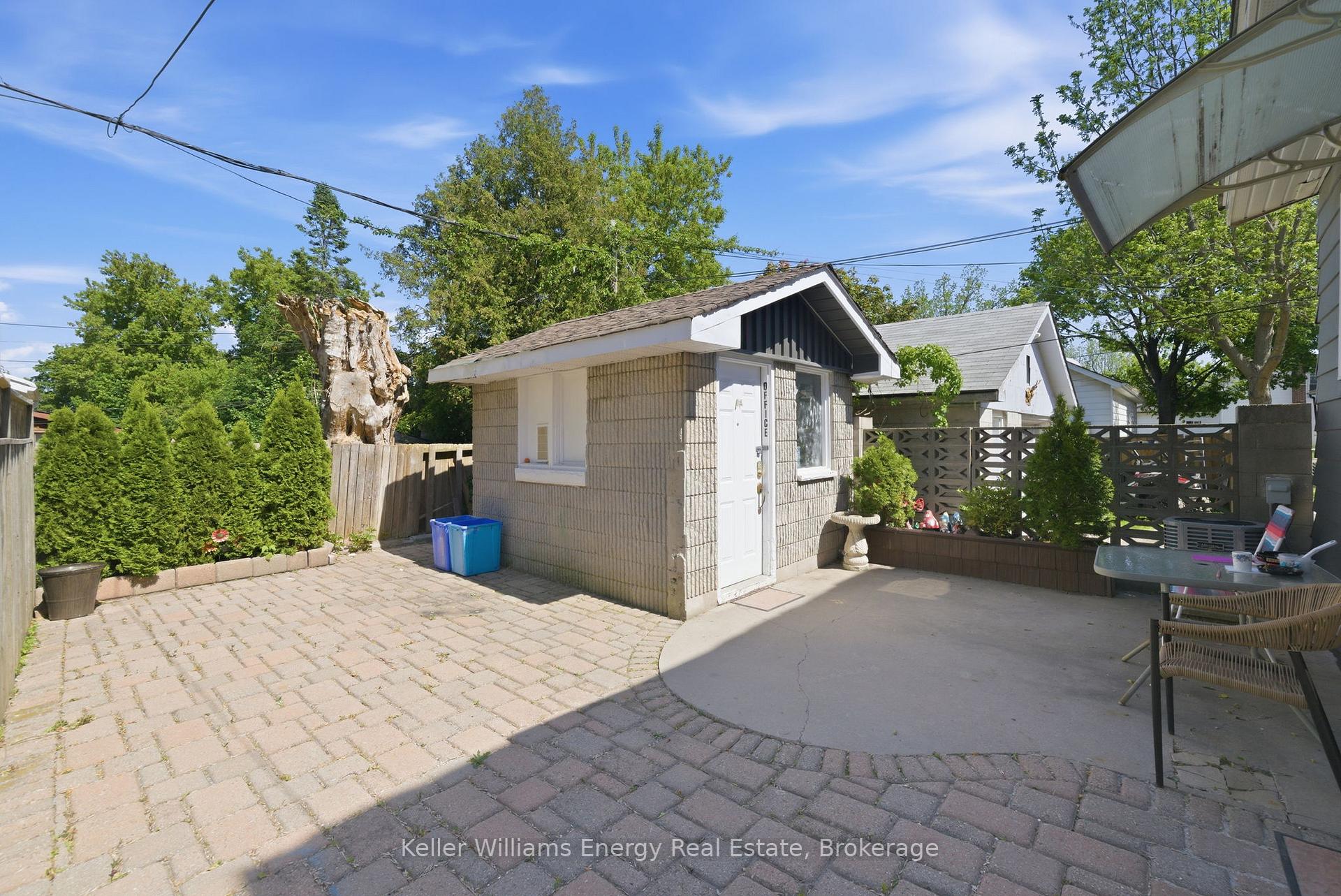 327 Albert Street