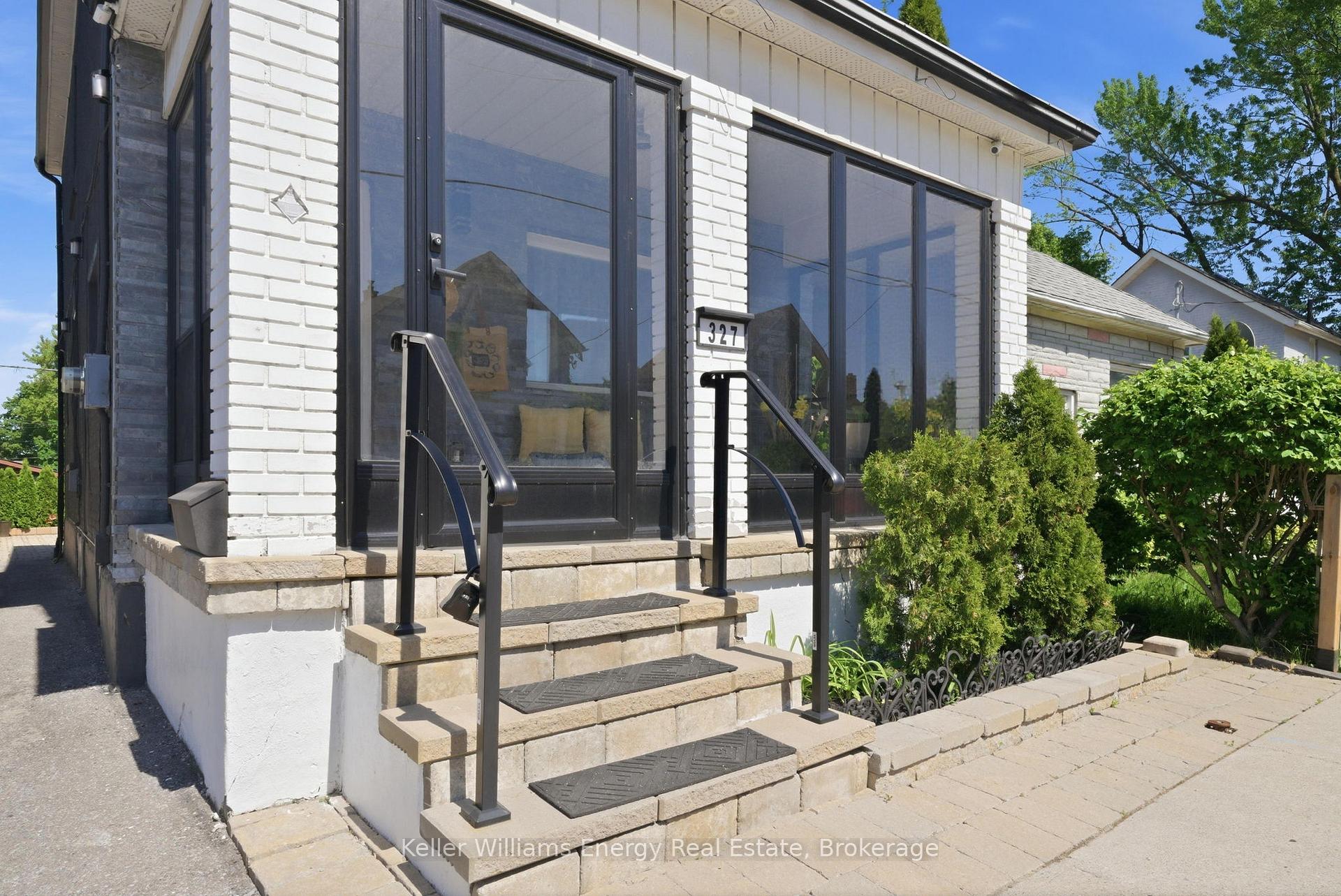327 Albert Street
