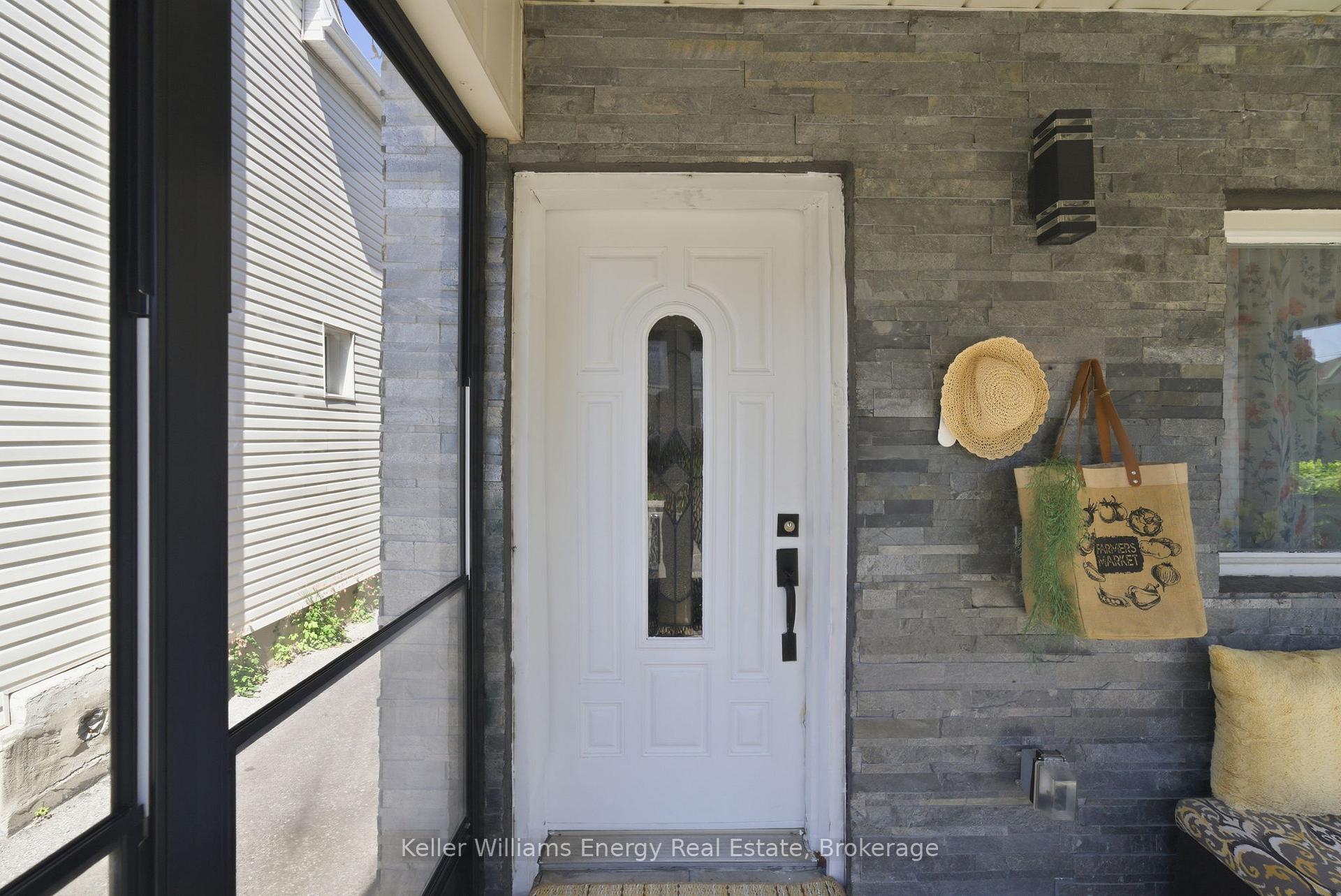 327 Albert Street