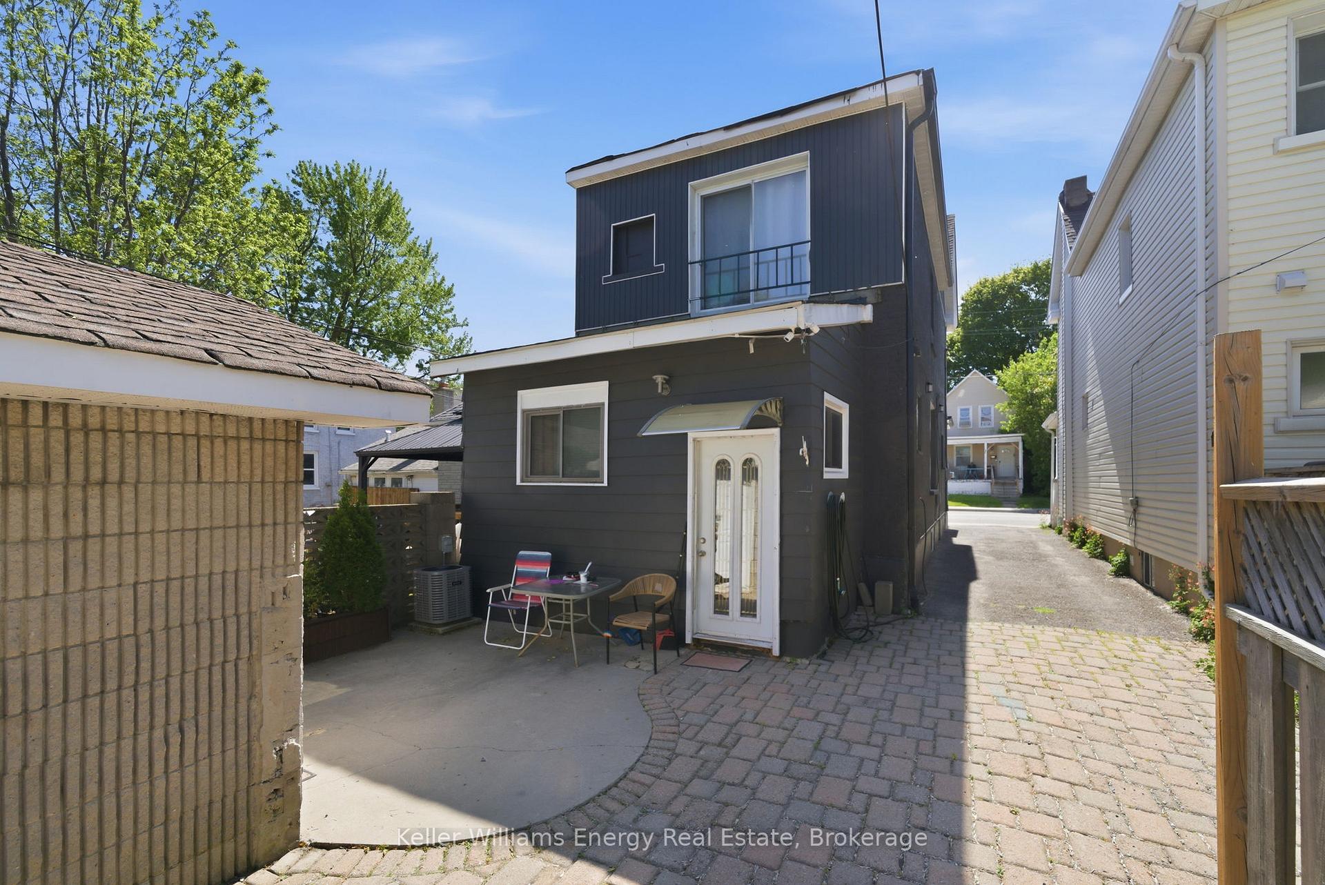 327 Albert Street