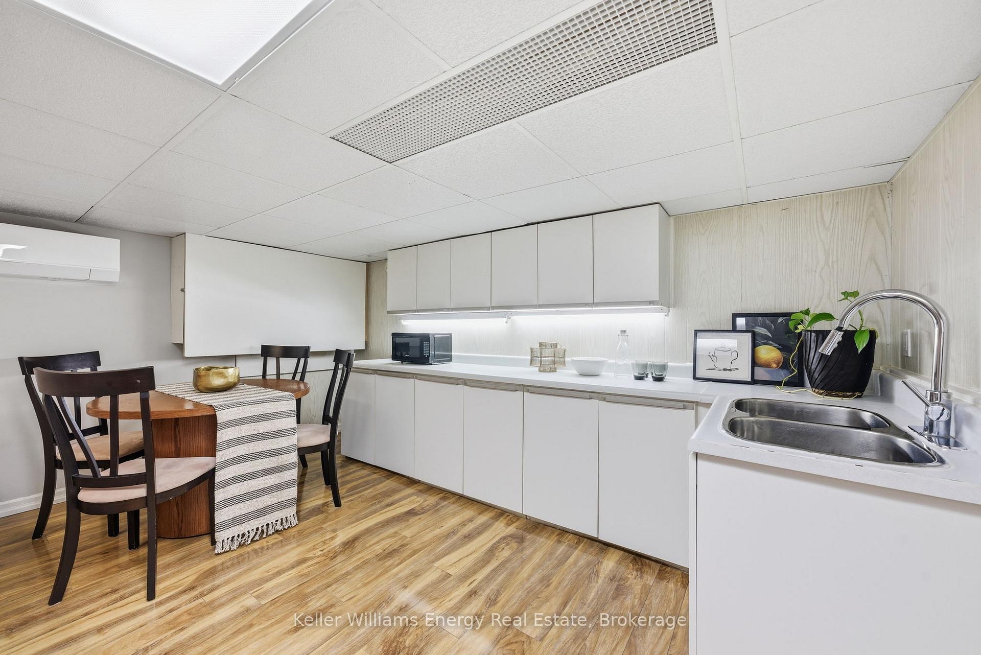 452 Simcoe Street N