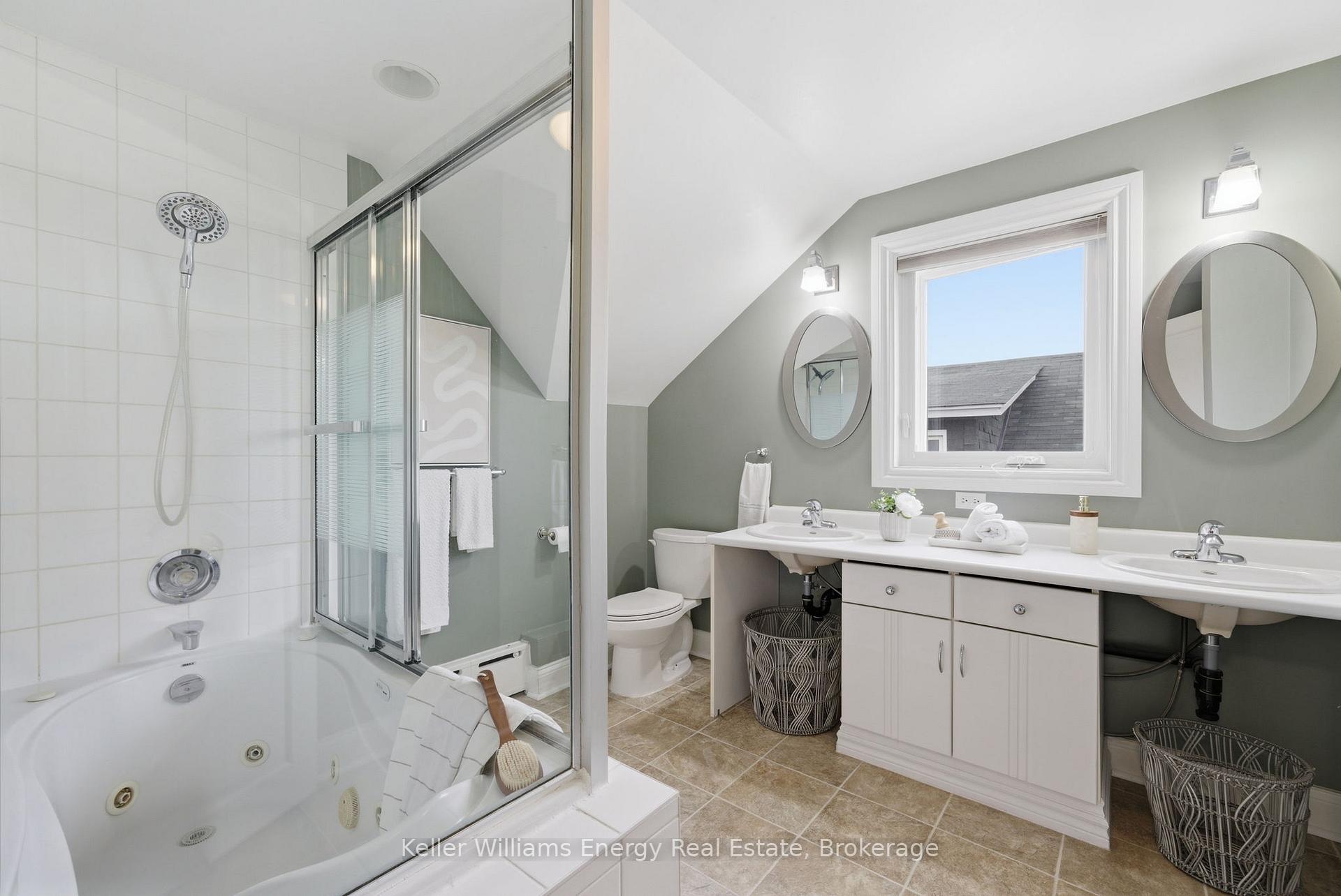452 Simcoe Street N
