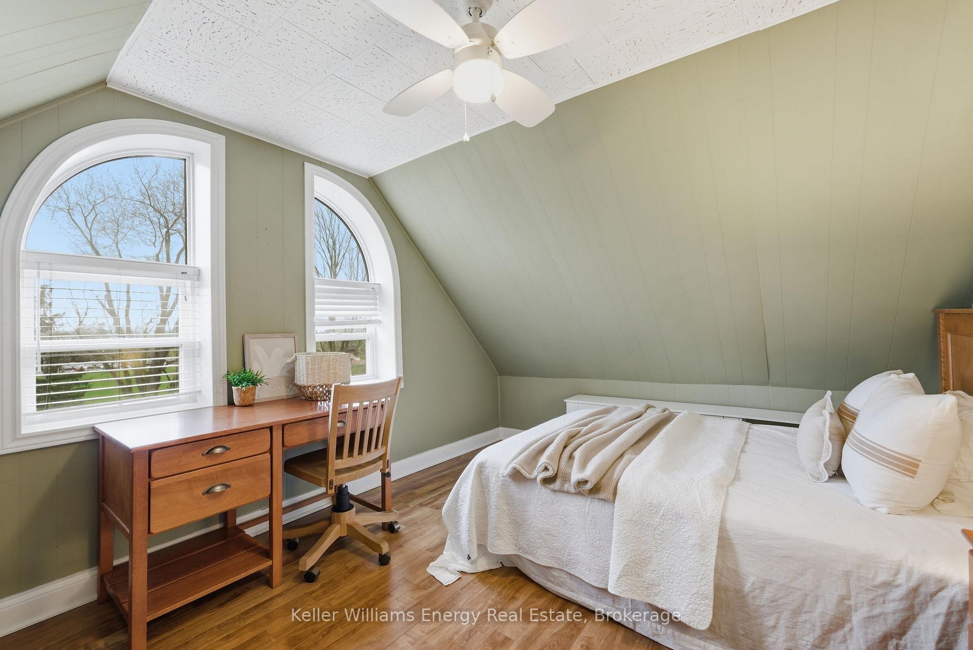 452 Simcoe Street N