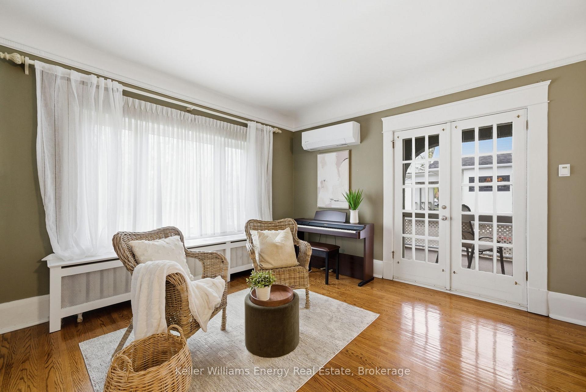 452 Simcoe Street N