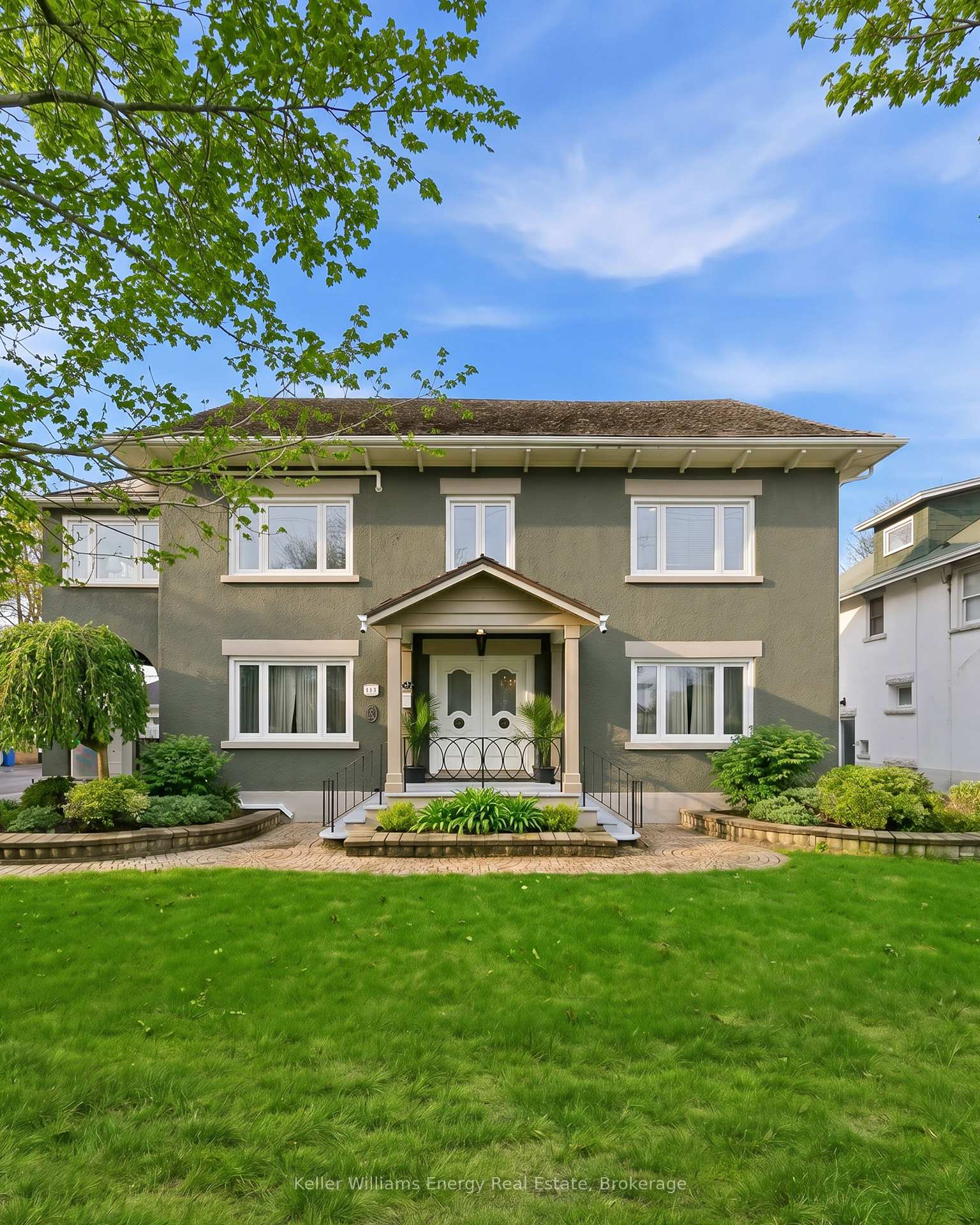 452 Simcoe Street N